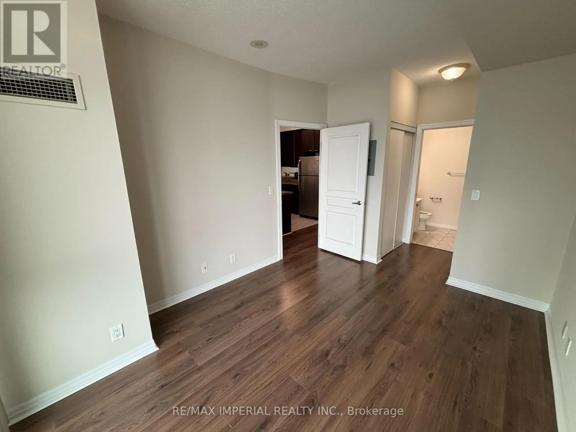 #2110 220 BURNHAMTHORPE ROAD W - Image 13