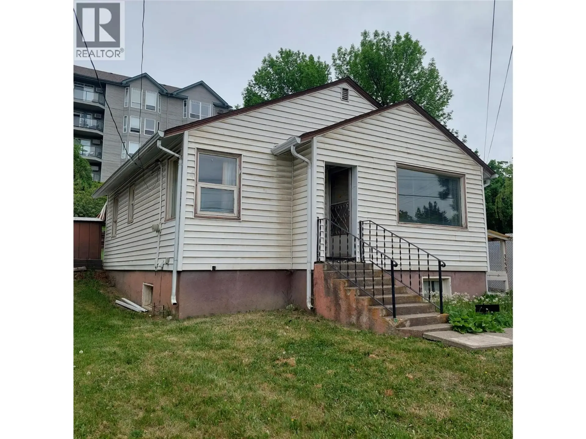 3220 35 Street - Image 1