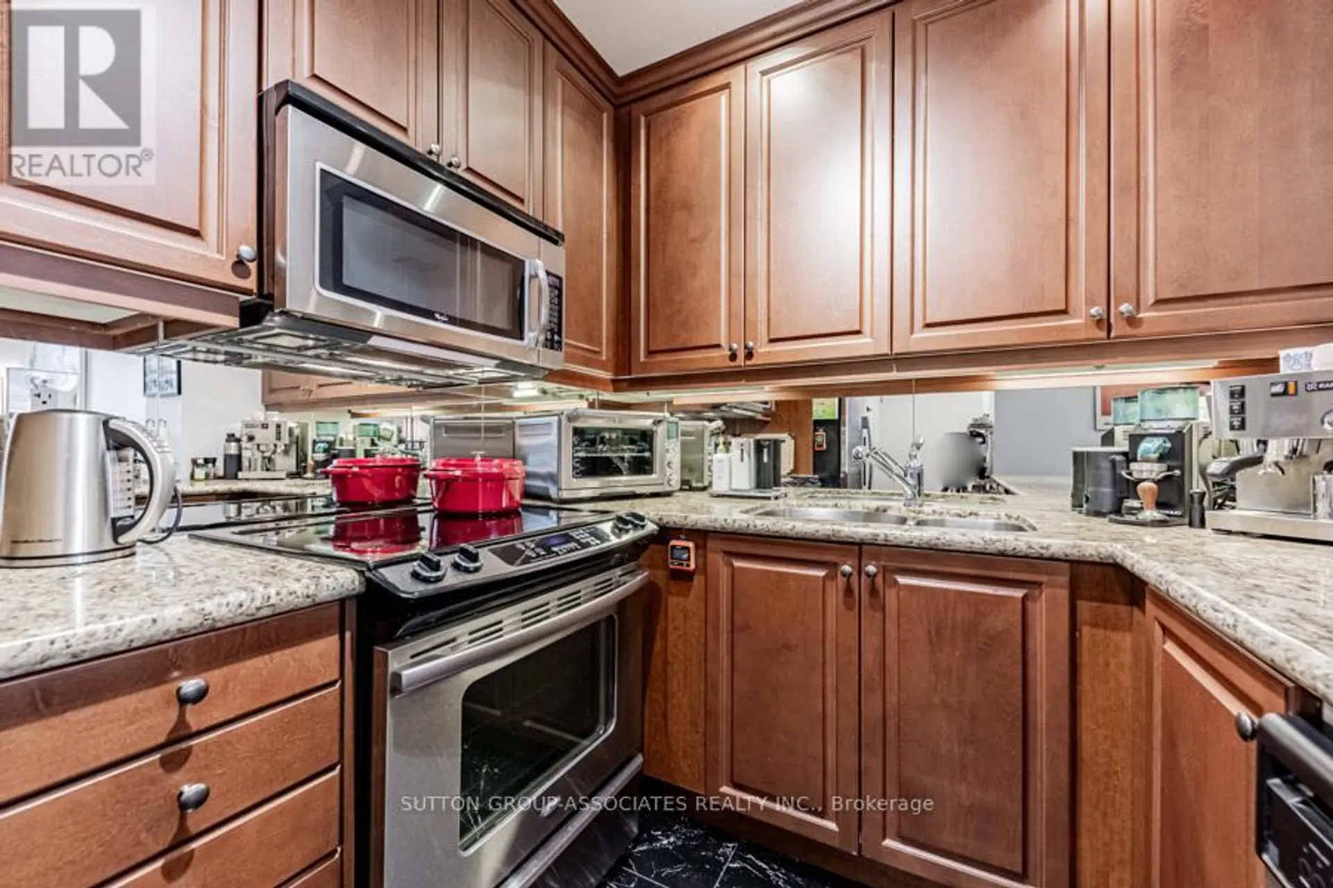 #110 628 FLEET STREET - Image 11