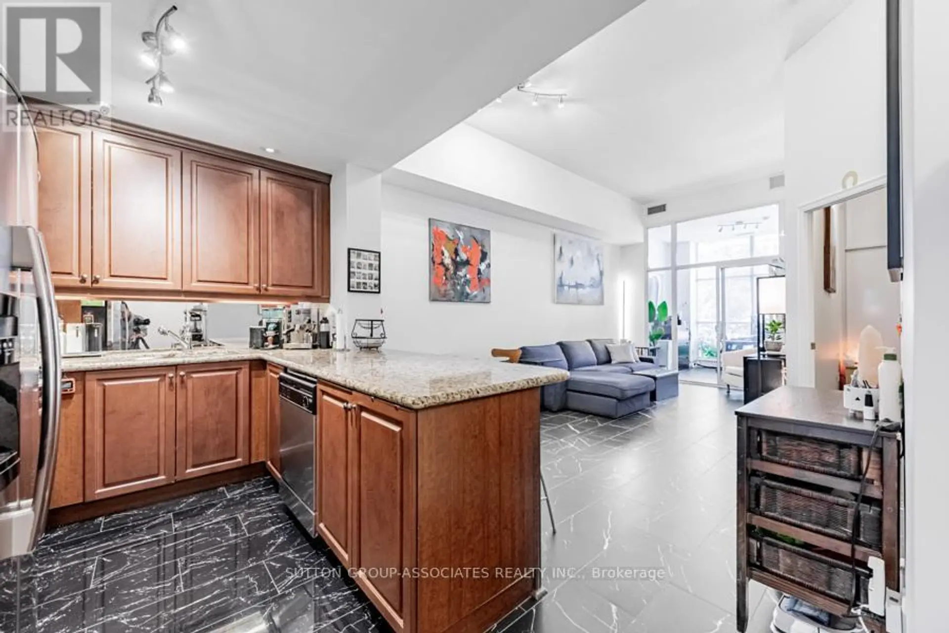 #110 628 FLEET STREET - Image 10