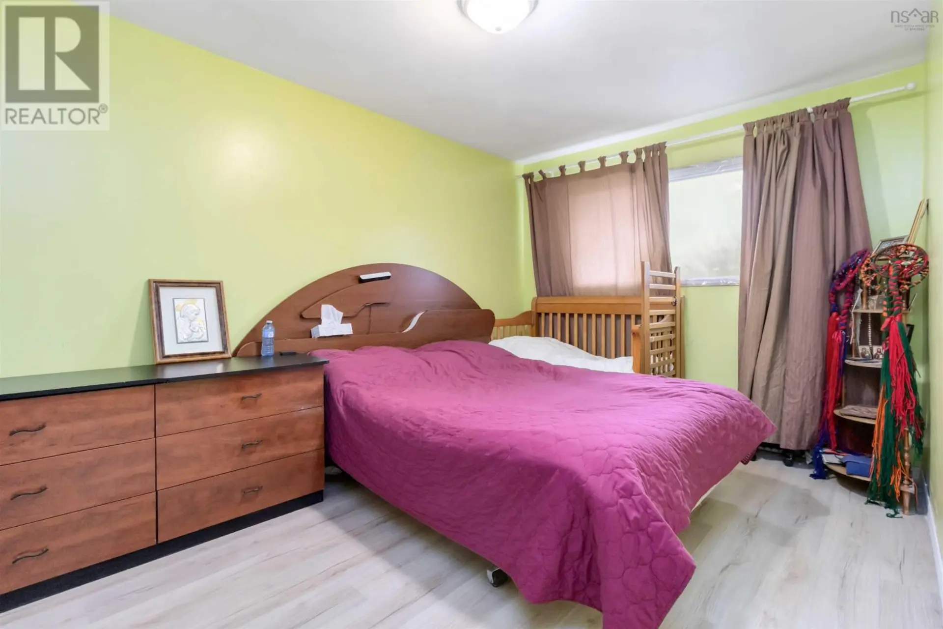 1570 Riverside Drive - Image 12
