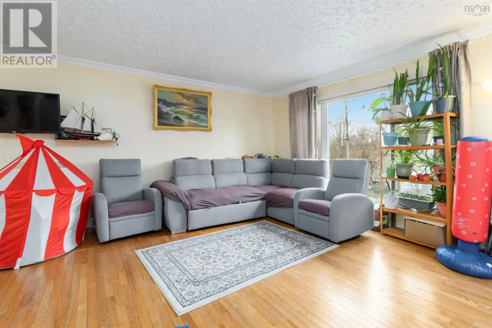 1570 Riverside Drive - Image 2