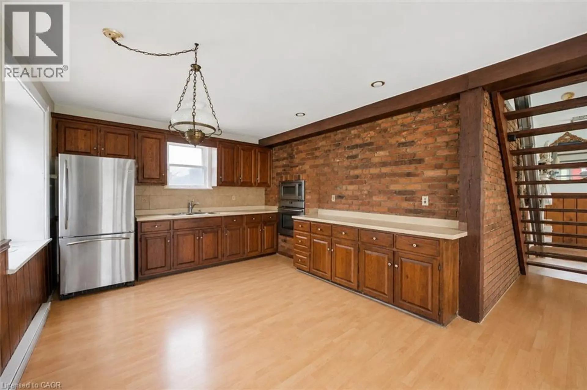 36 ELGIN Street E - Image 12
