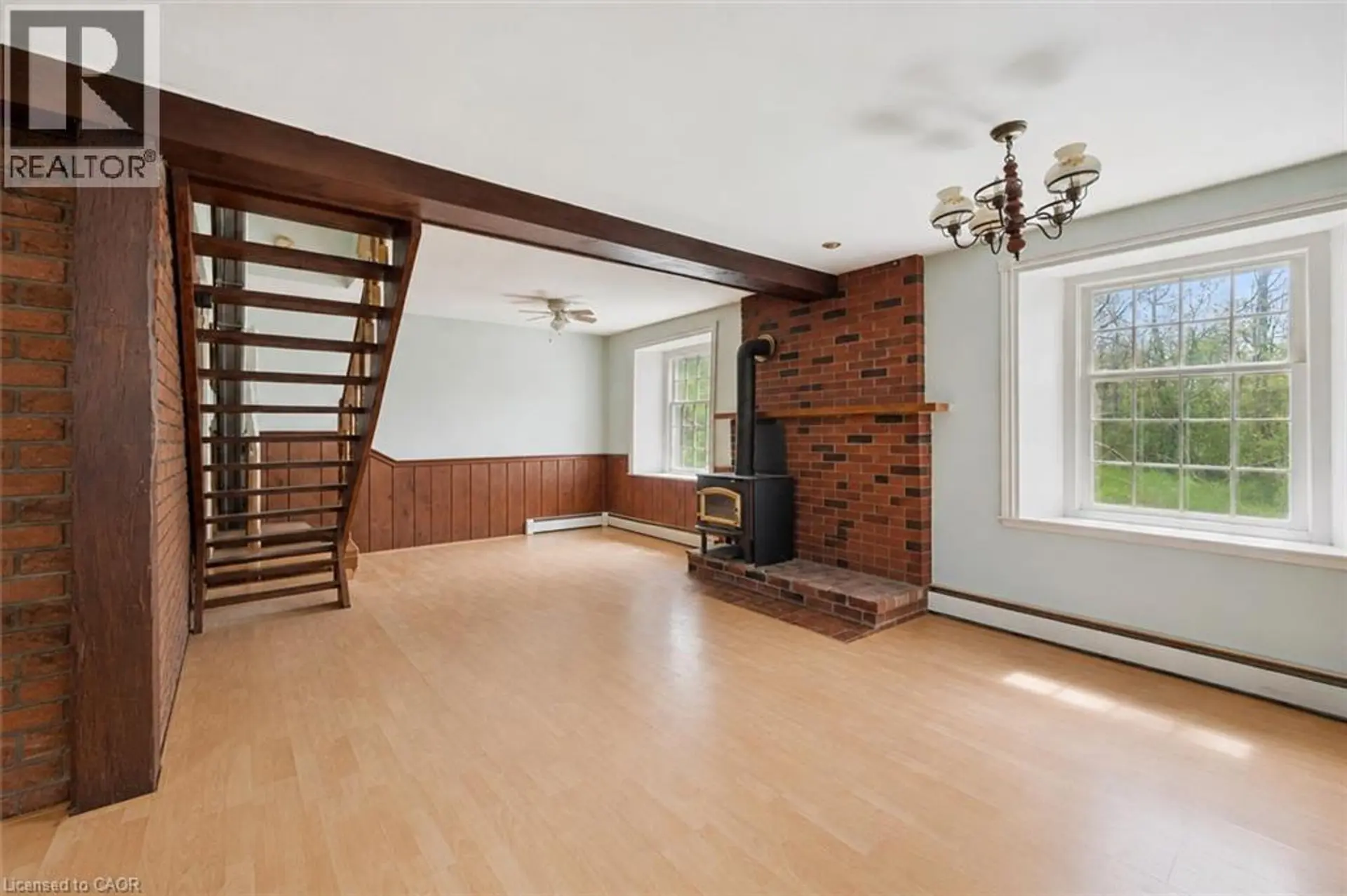36 ELGIN Street E - Image 13