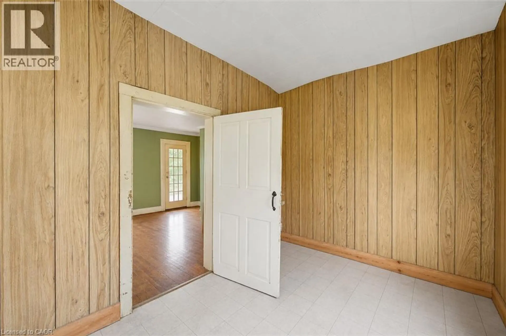 36 ELGIN Street E - Image 16