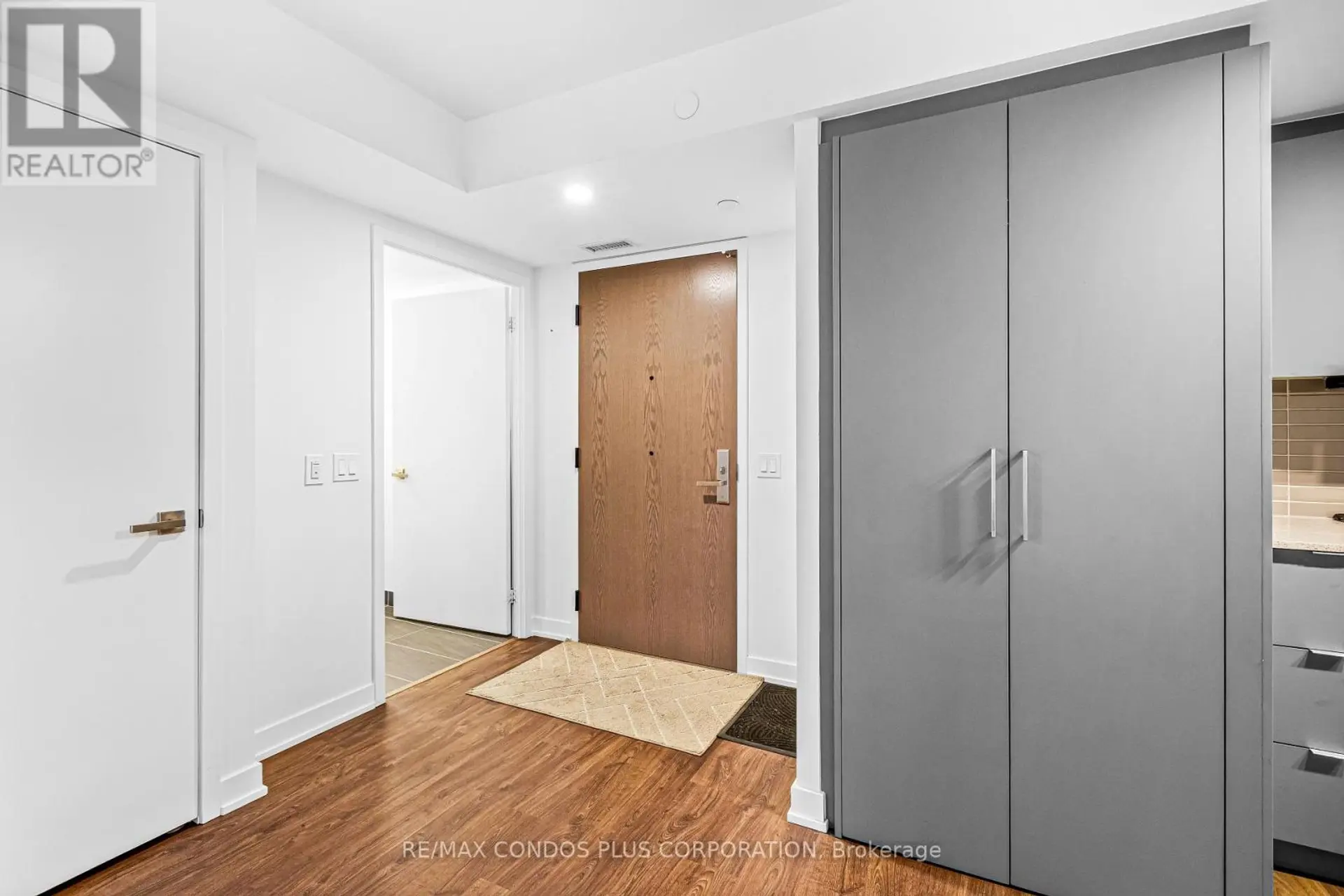#311 30 TRETTI WAY - Image 13