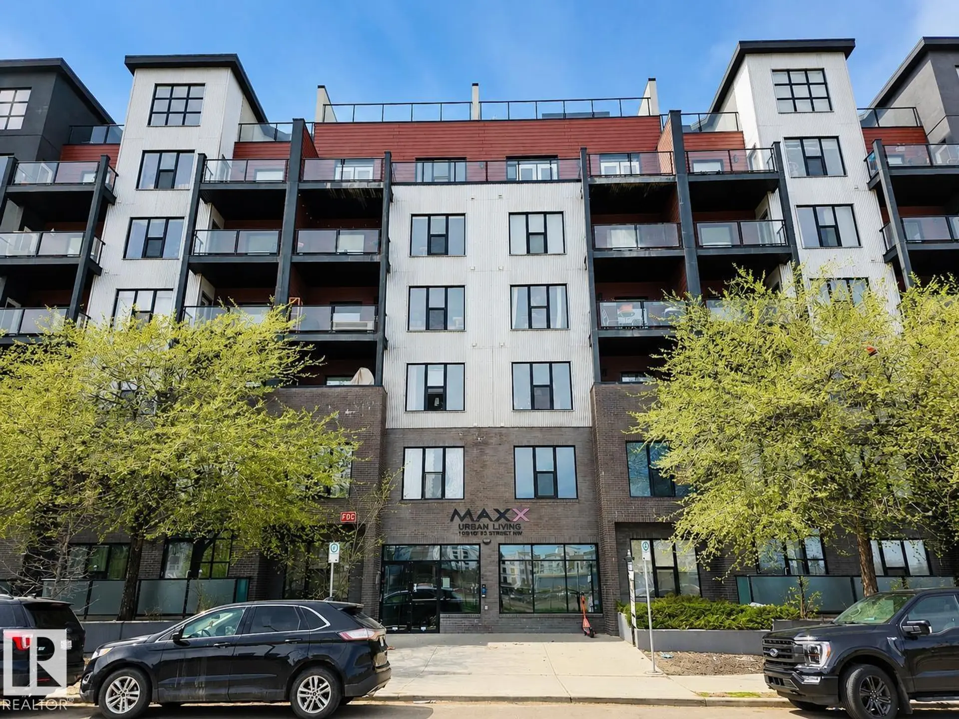 #203 10518 113 ST NW - Image 1