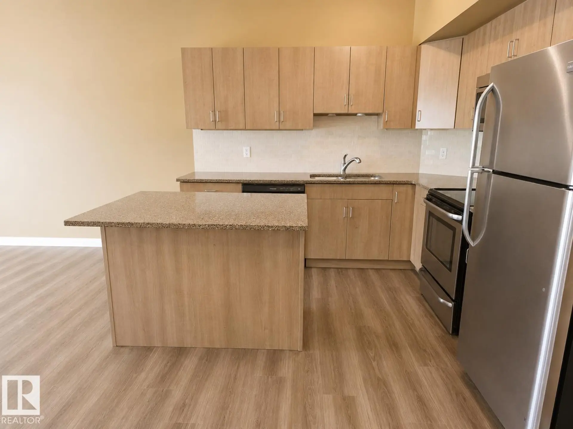 #203 10518 113 ST NW - Image 10