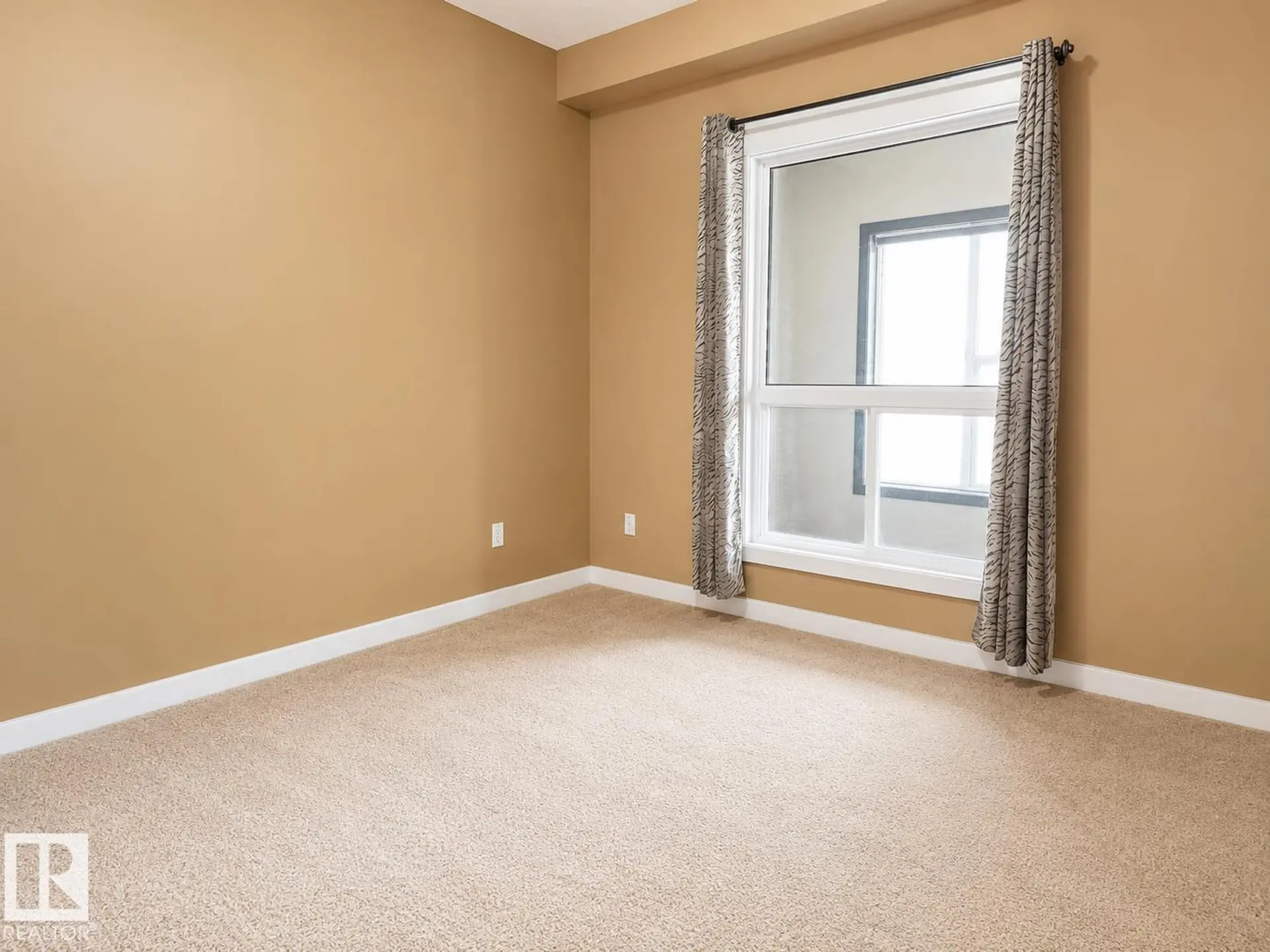 #203 10518 113 ST NW - Image 11