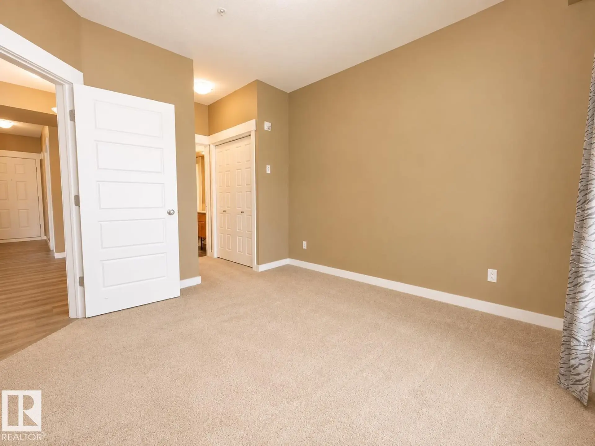 #203 10518 113 ST NW - Image 12