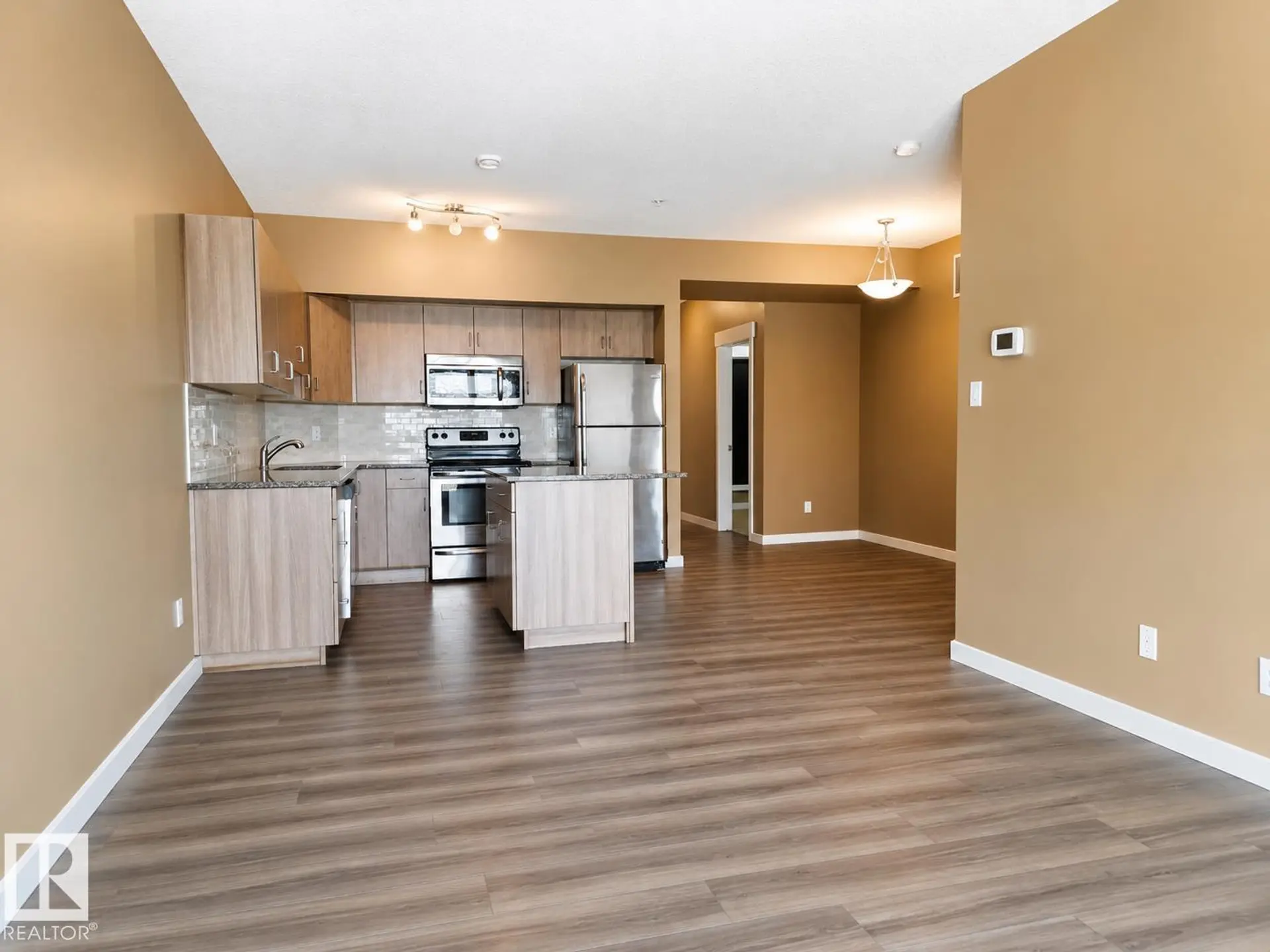 #203 10518 113 ST NW - Image 8
