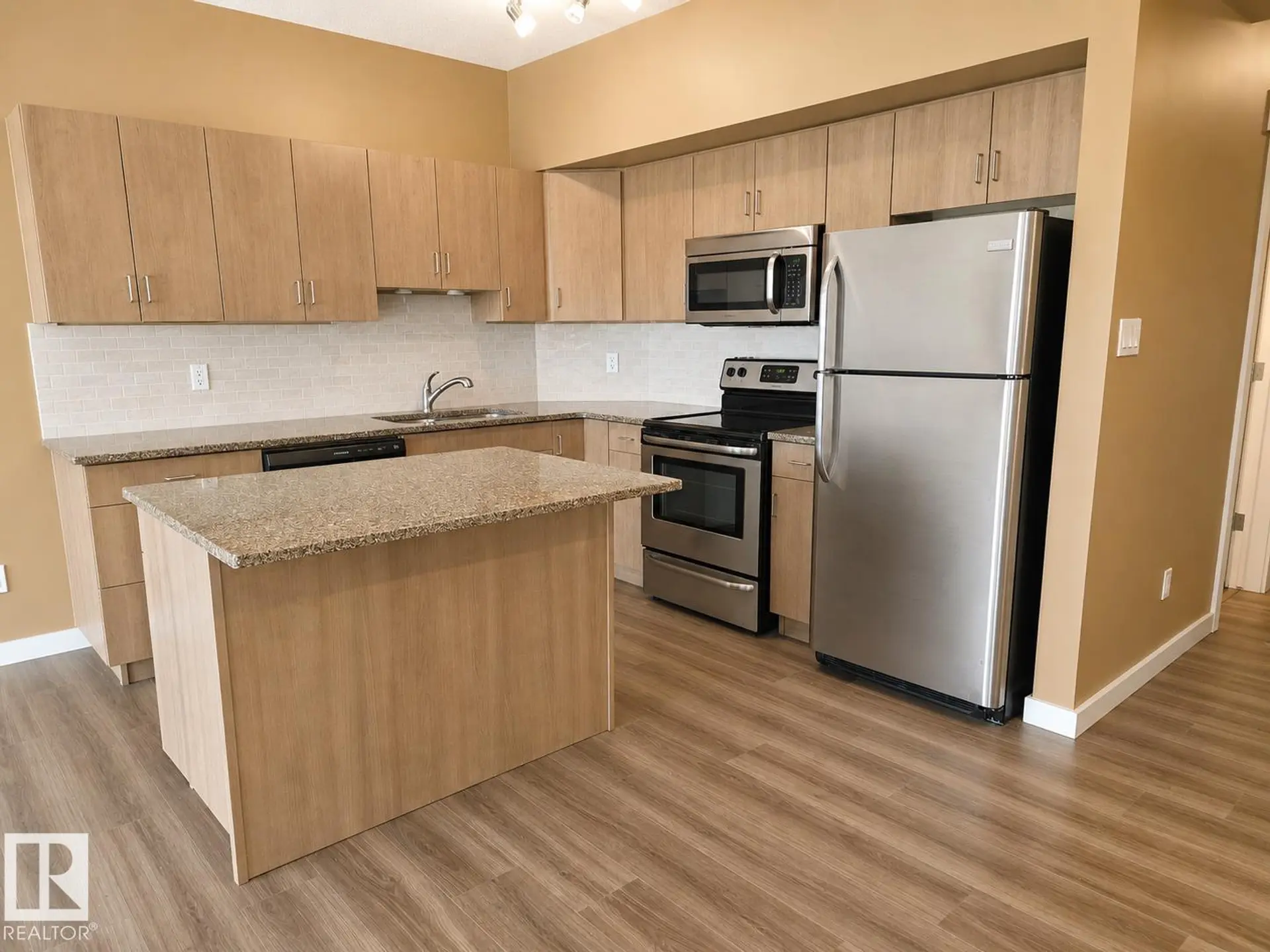 #203 10518 113 ST NW - Image 9