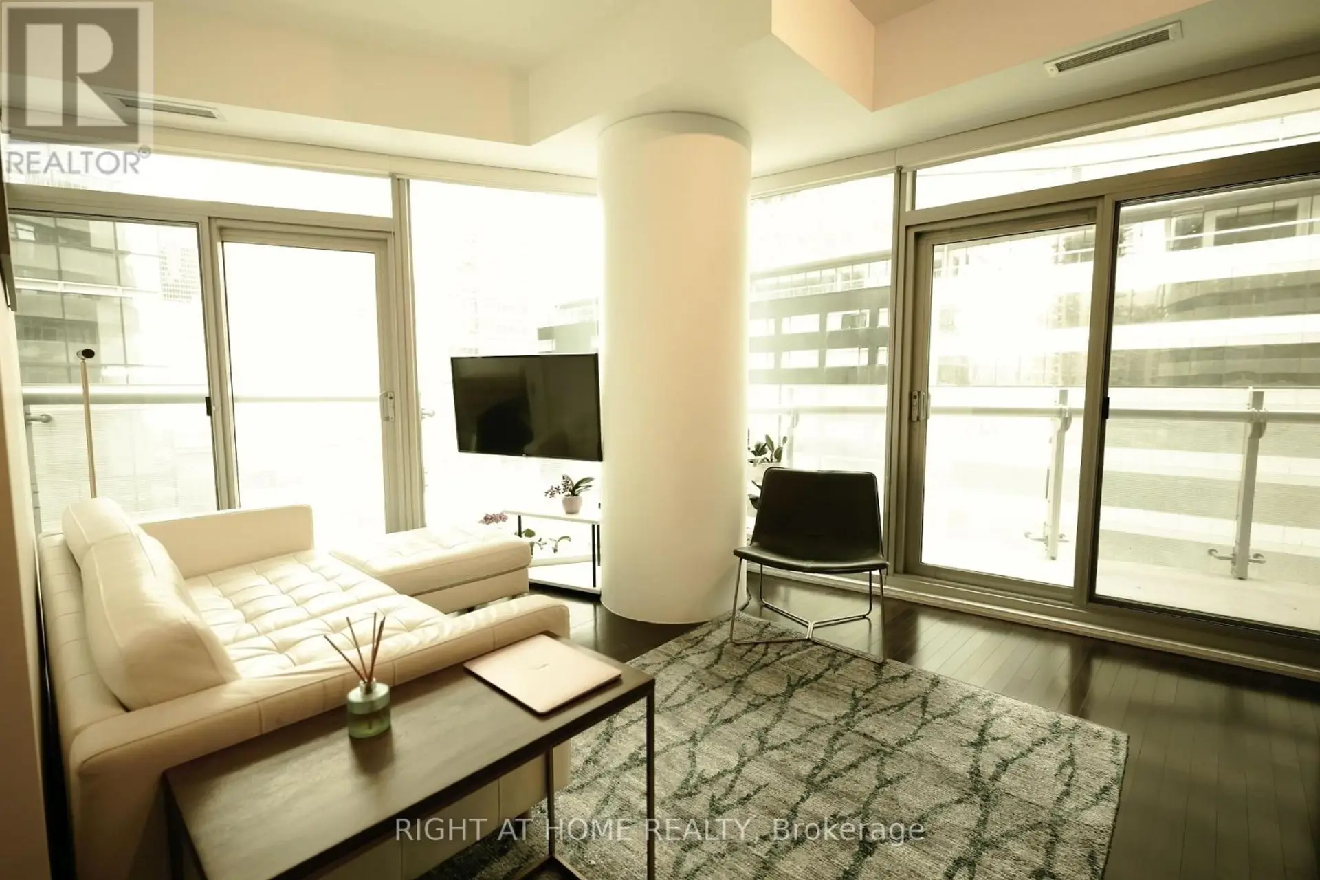 #511 14 YORK STREET - Image 2
