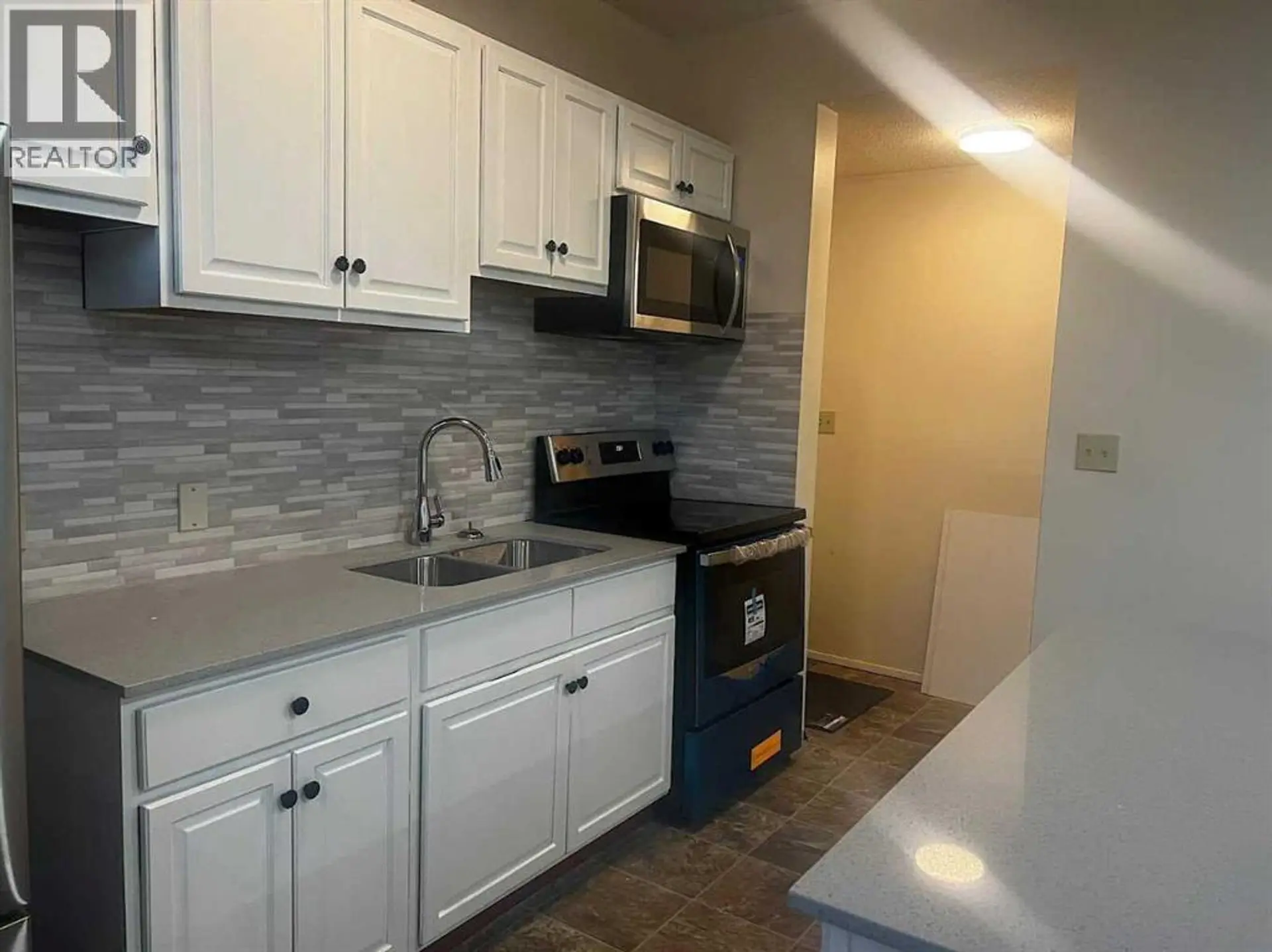 5805 56 Avenue - Image 6