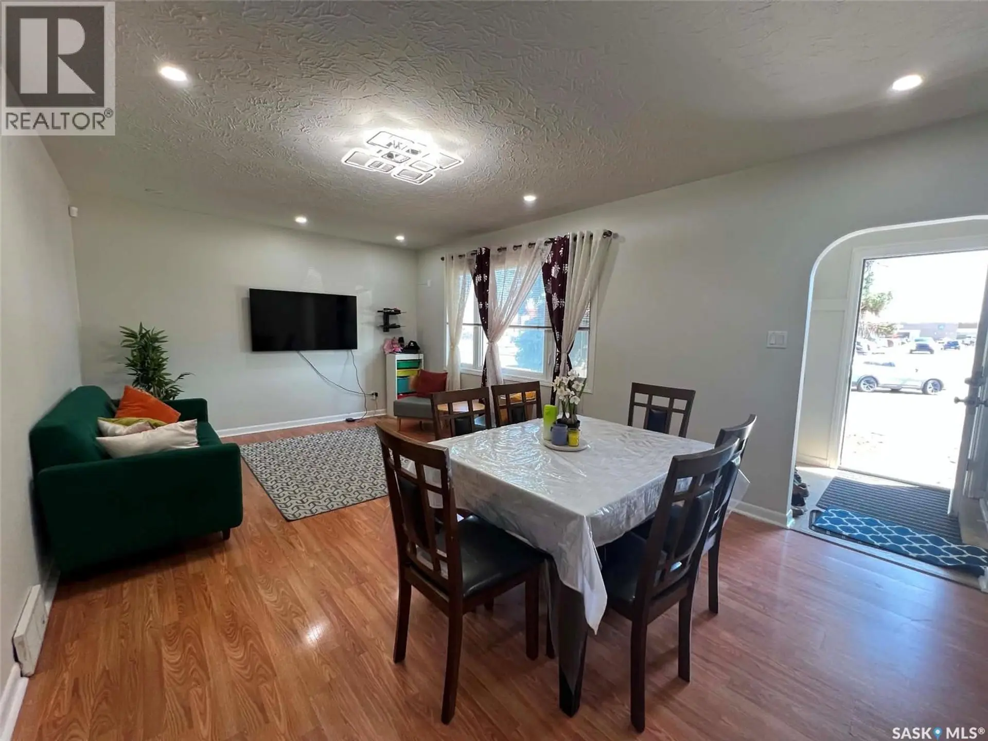 1116 Cumberland AVENUE S - Image 2