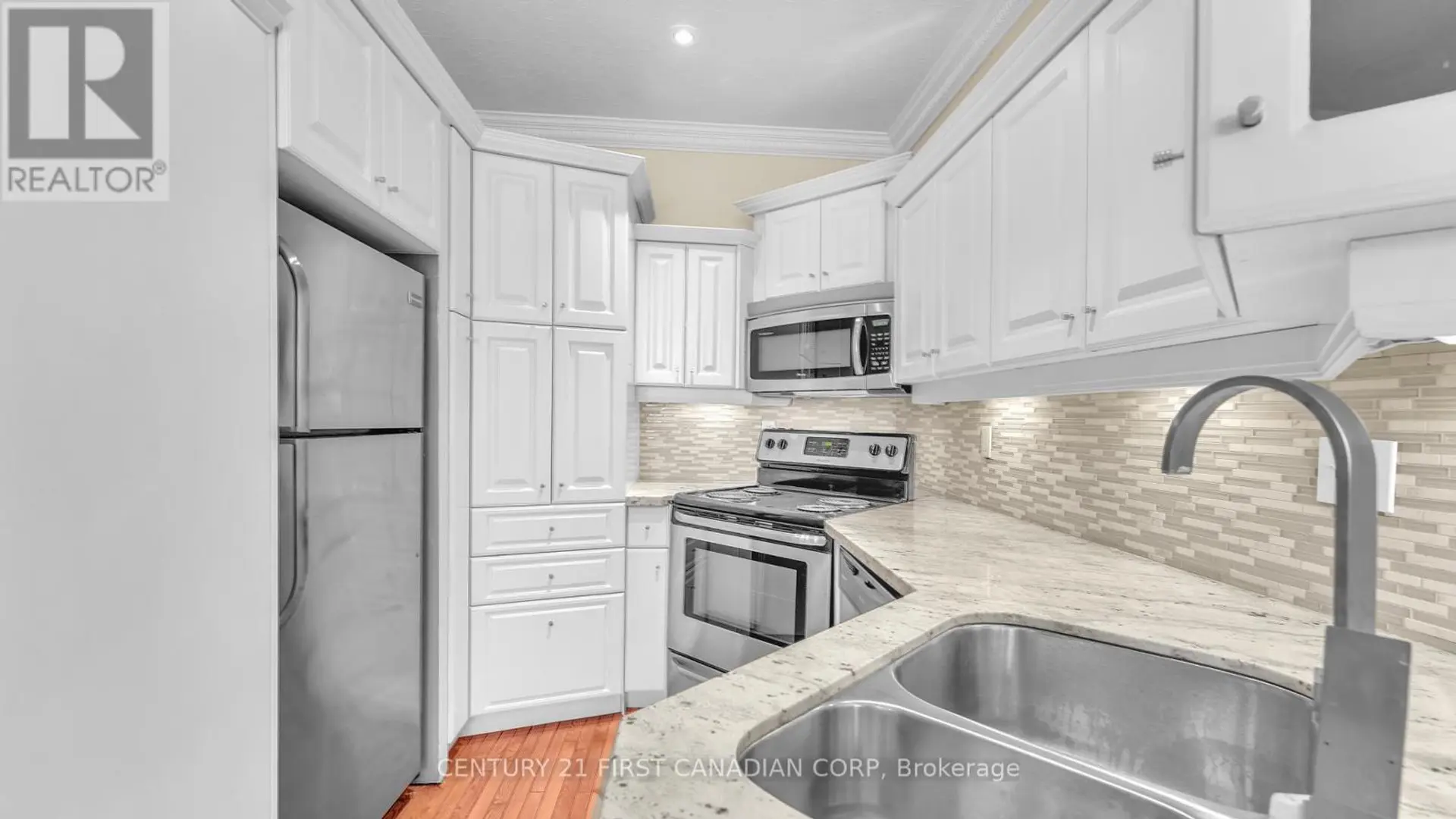 #2404 389 DUNDAS STREET - Image 4