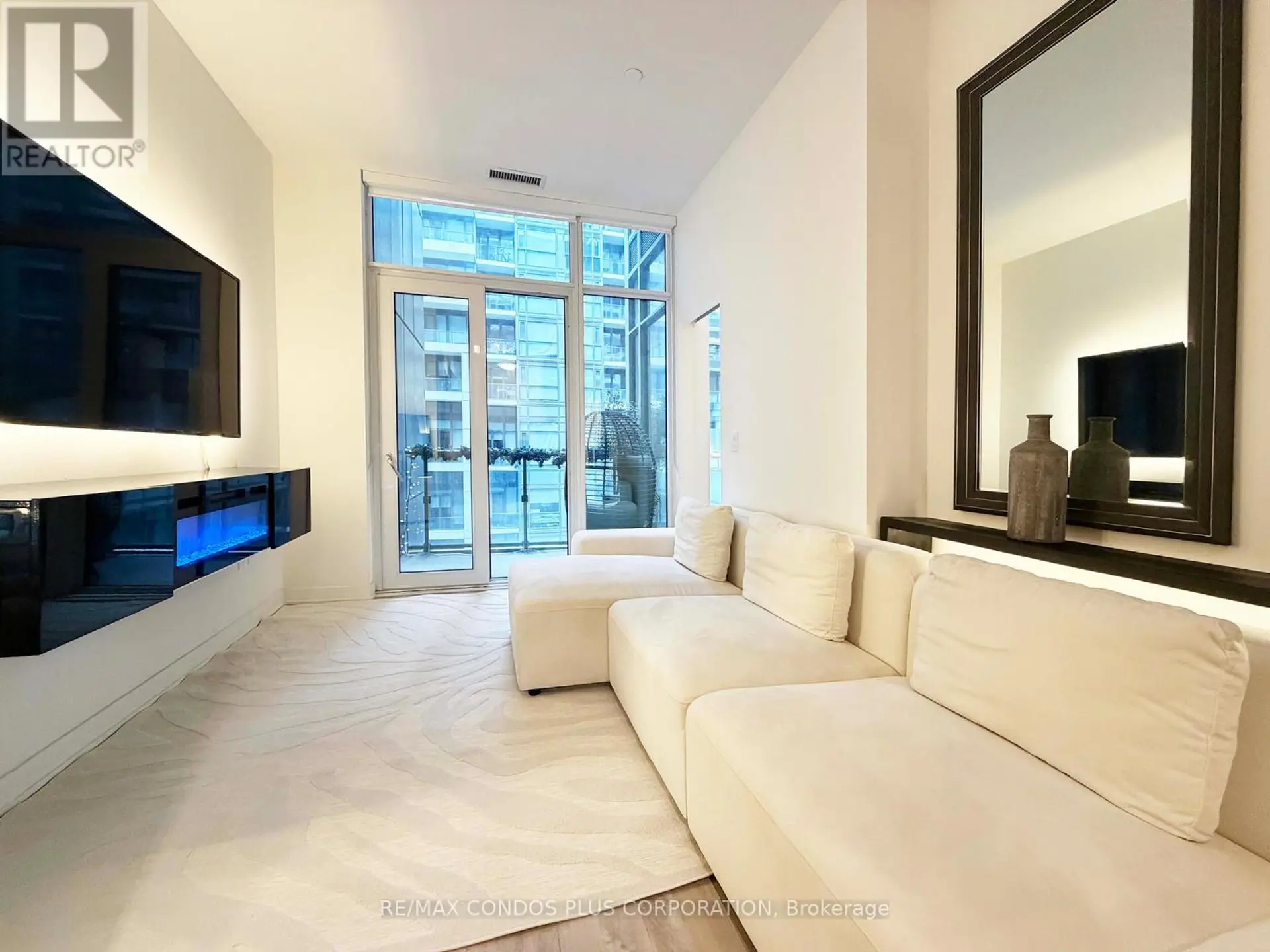 #1113 60 PRINCESS STREET - Image 3