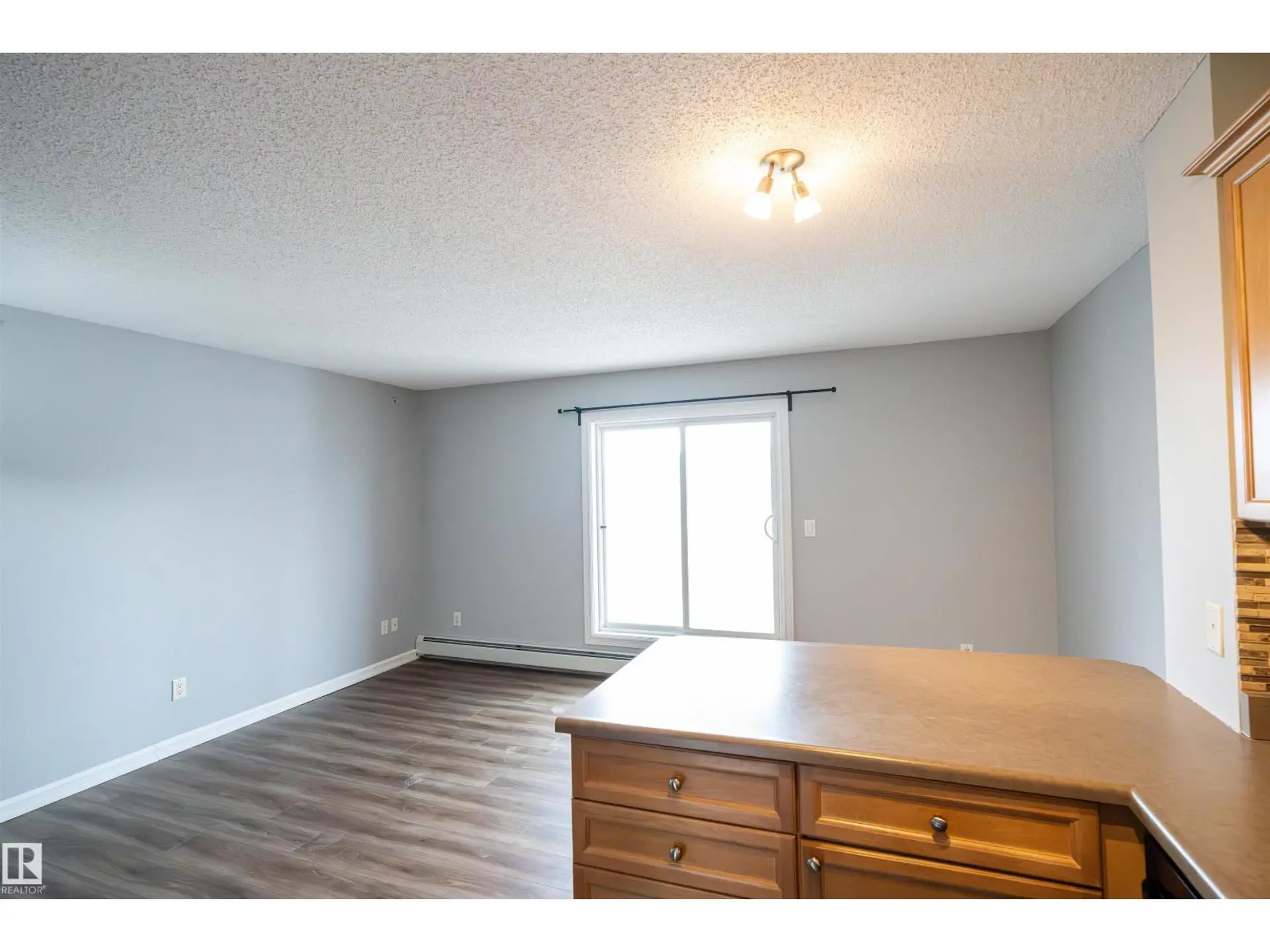 #404 4407 23 ST NW - Image 5