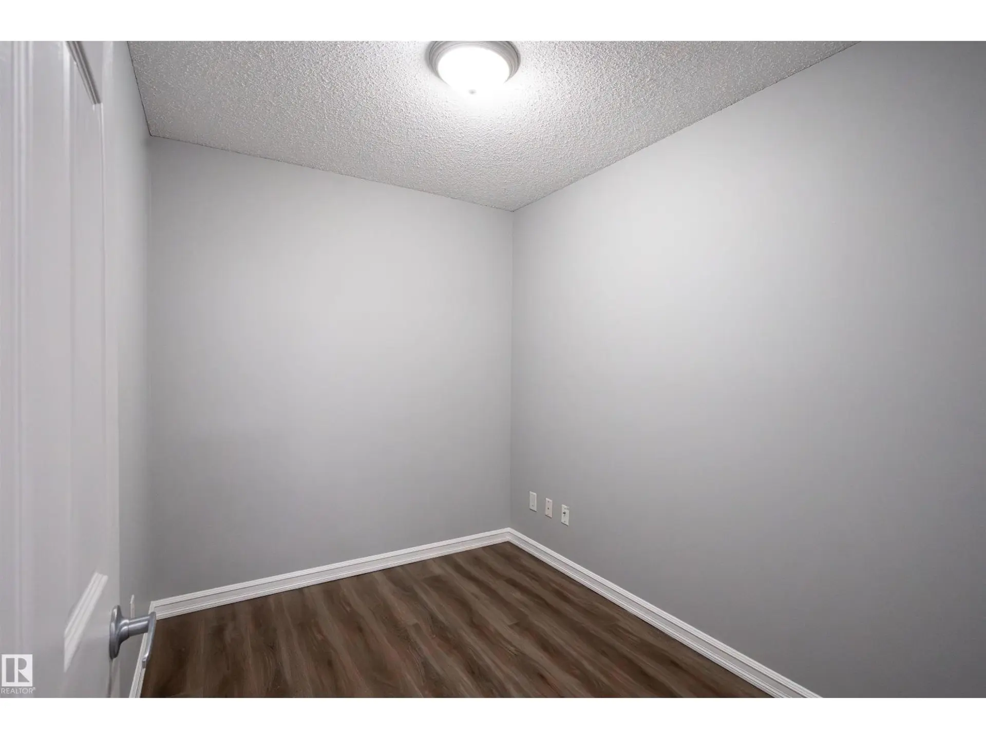 #404 4407 23 ST NW - Image 14
