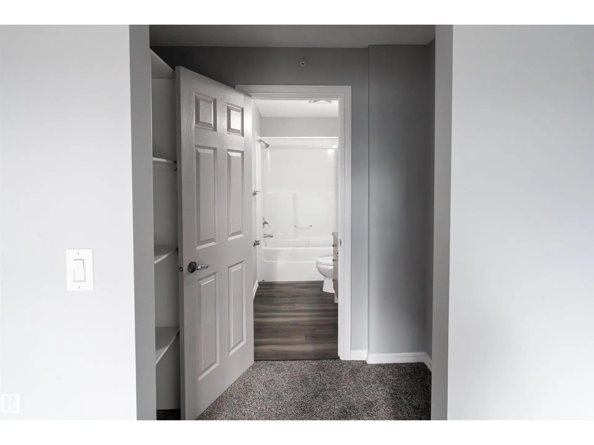 #404 4407 23 ST NW - Image 10