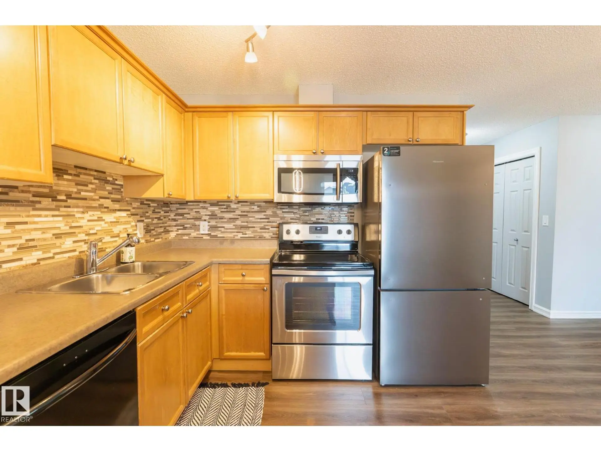 #404 4407 23 ST NW - Image 4