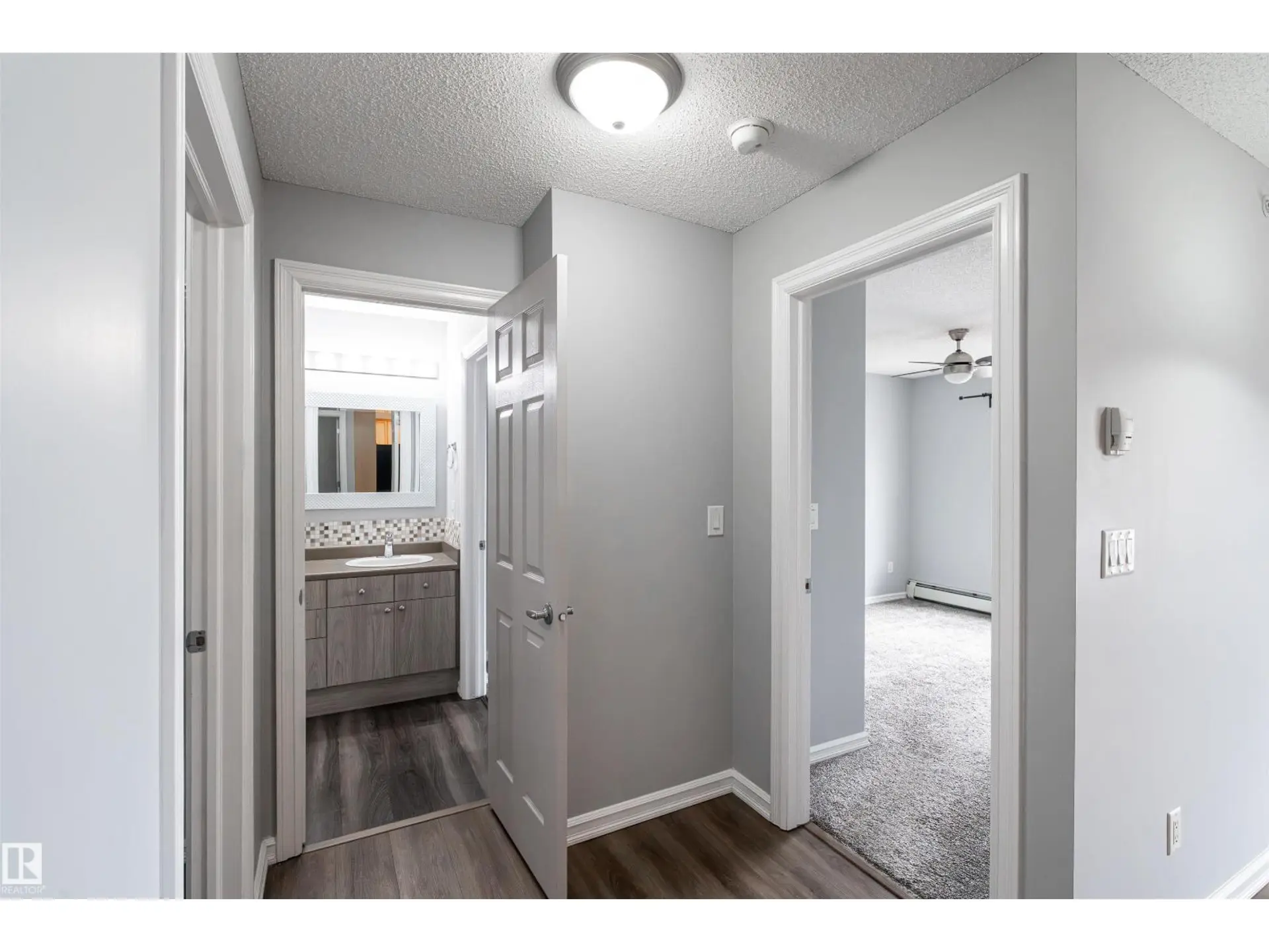 #404 4407 23 ST NW - Image 7