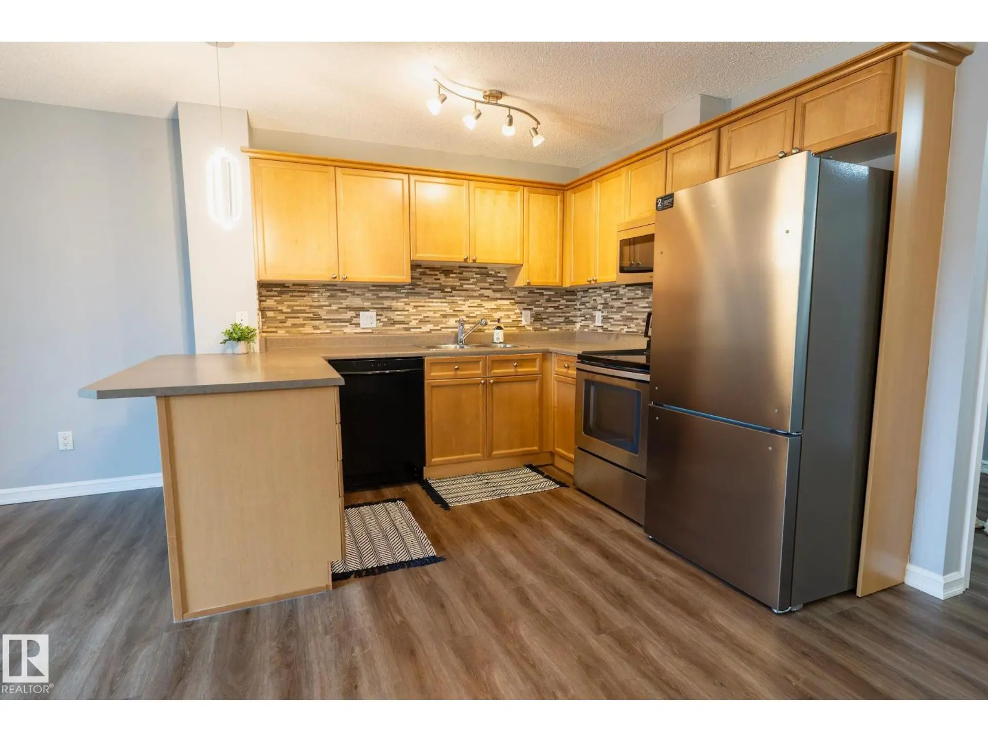 #404 4407 23 ST NW - Image 3