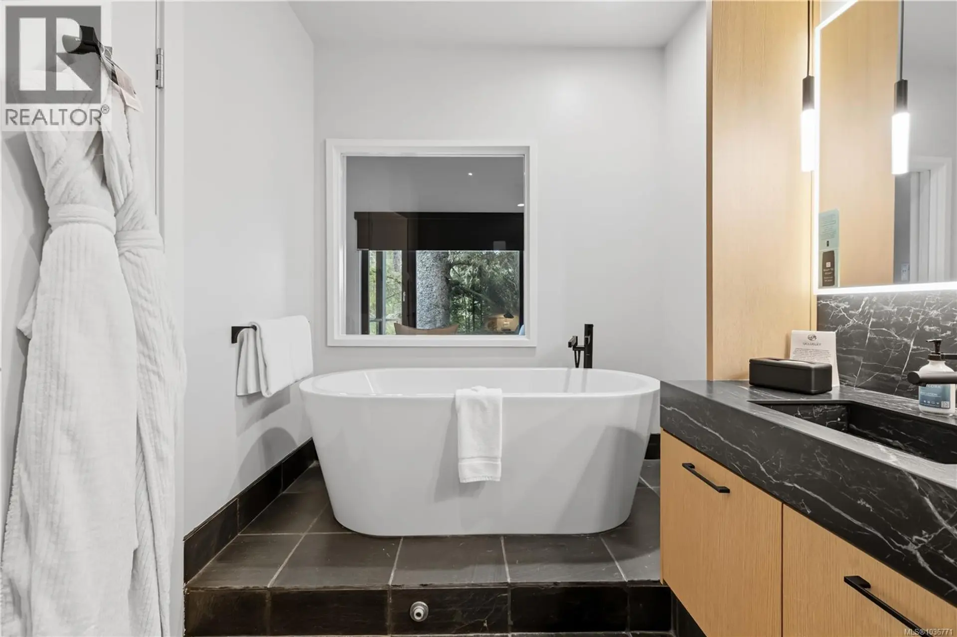 #103 596 Marine Dr - Image 18