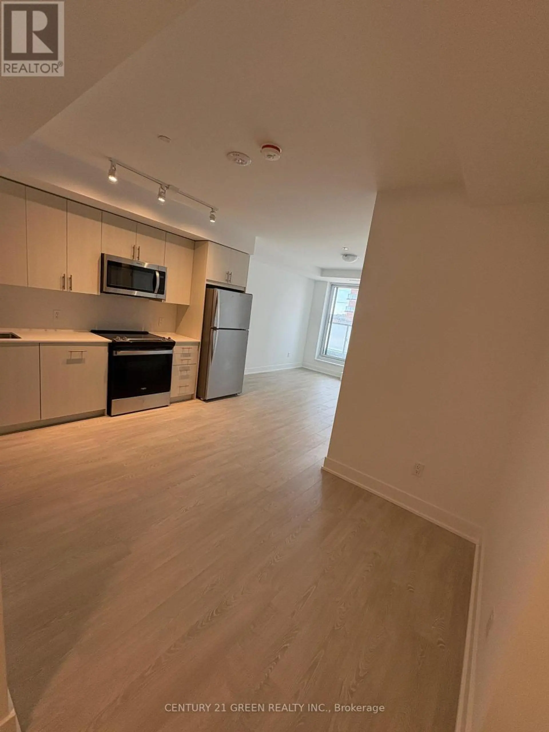 #219 2545 SIMCOE STREET N - Image 6