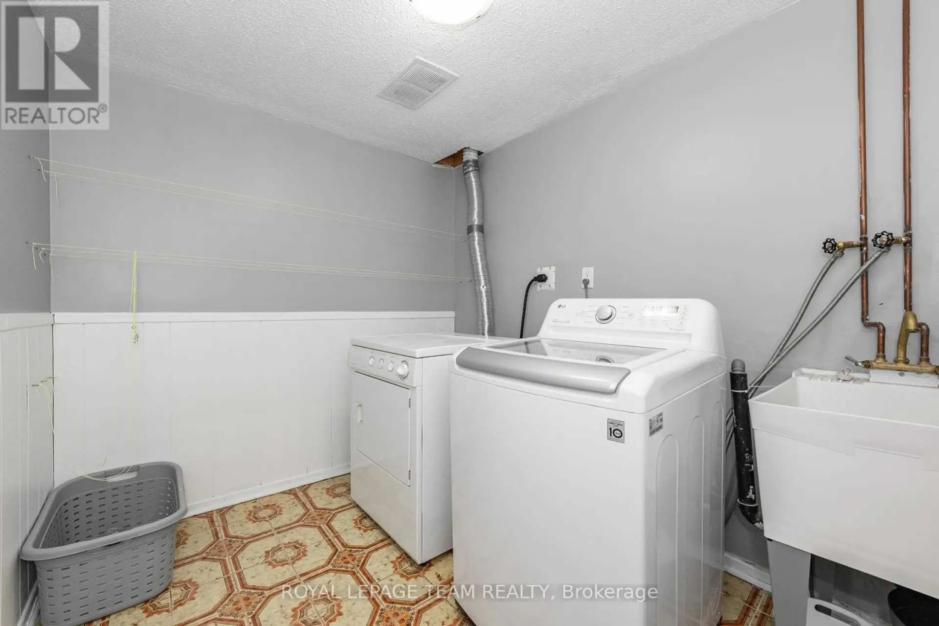 #52 420 A MOODIE DRIVE W - Image 17