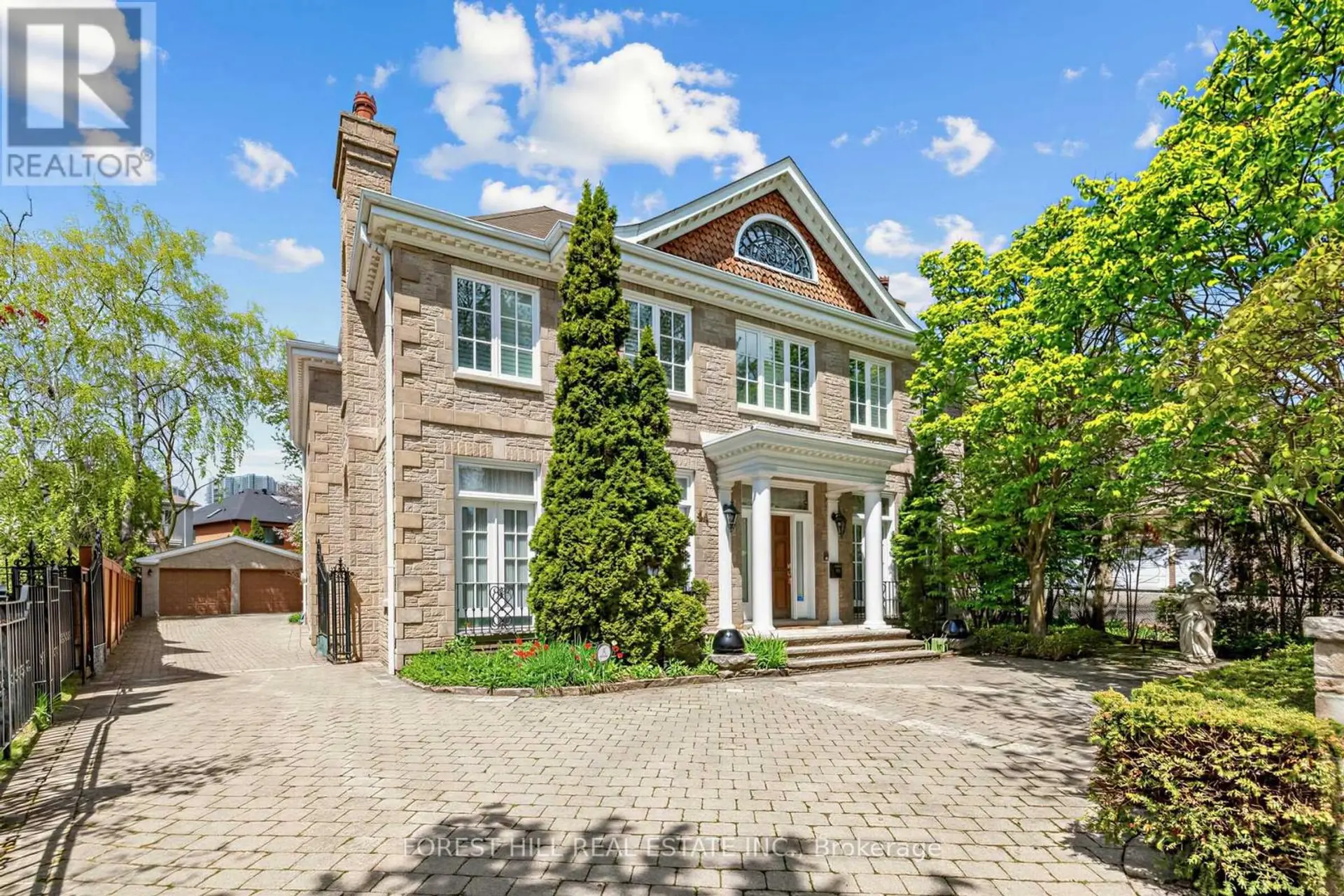 44 COTSWOLD CRESCENT - Image 1