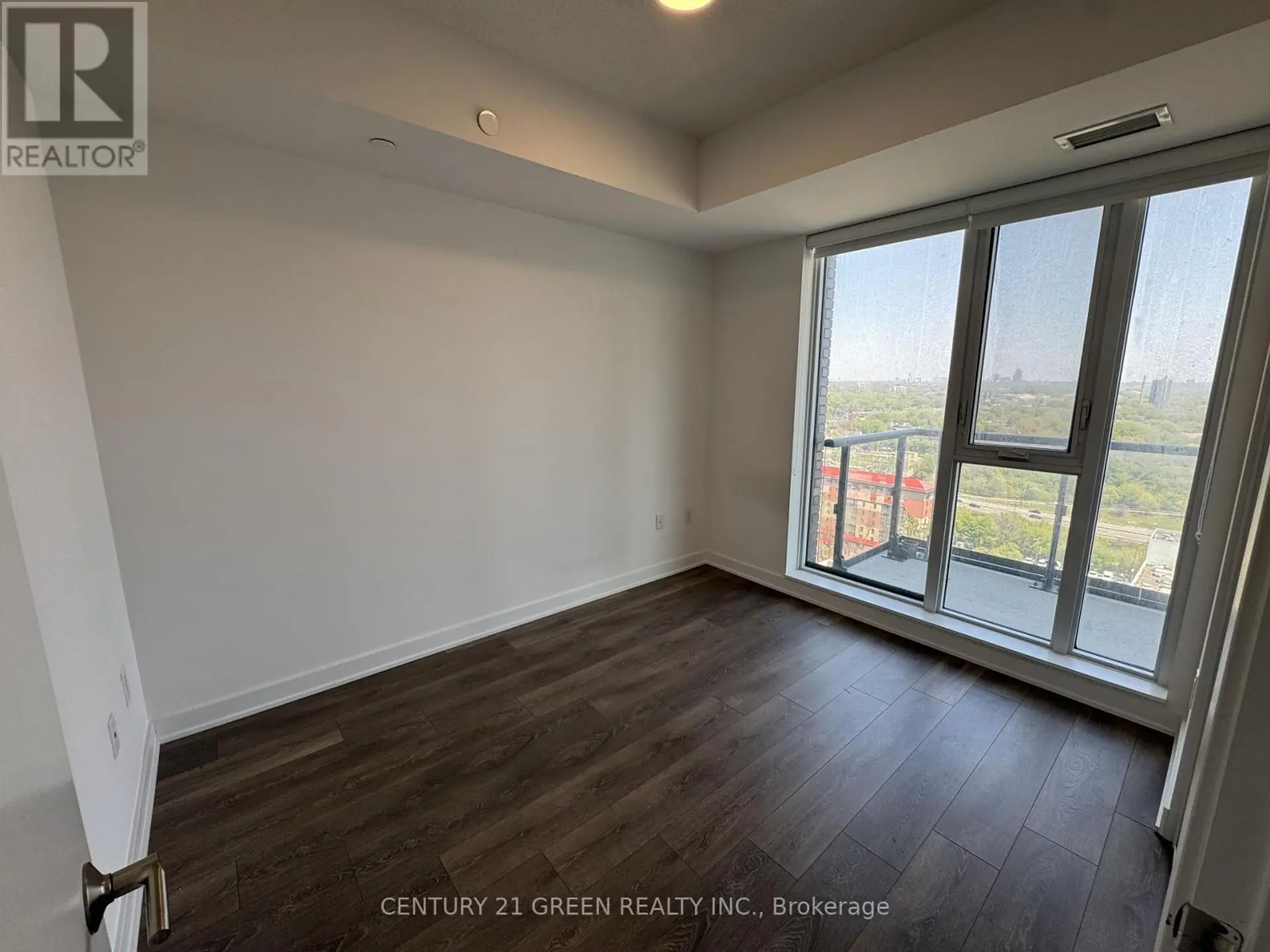 #1601 130 RIVER STREET - Image 3