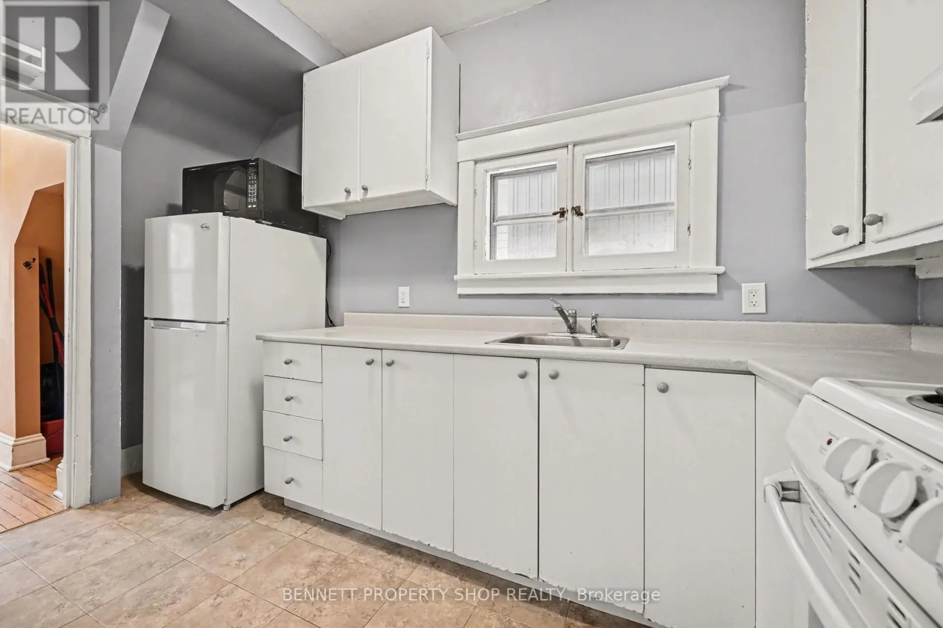 56 SMIRLE AVENUE - Image 3
