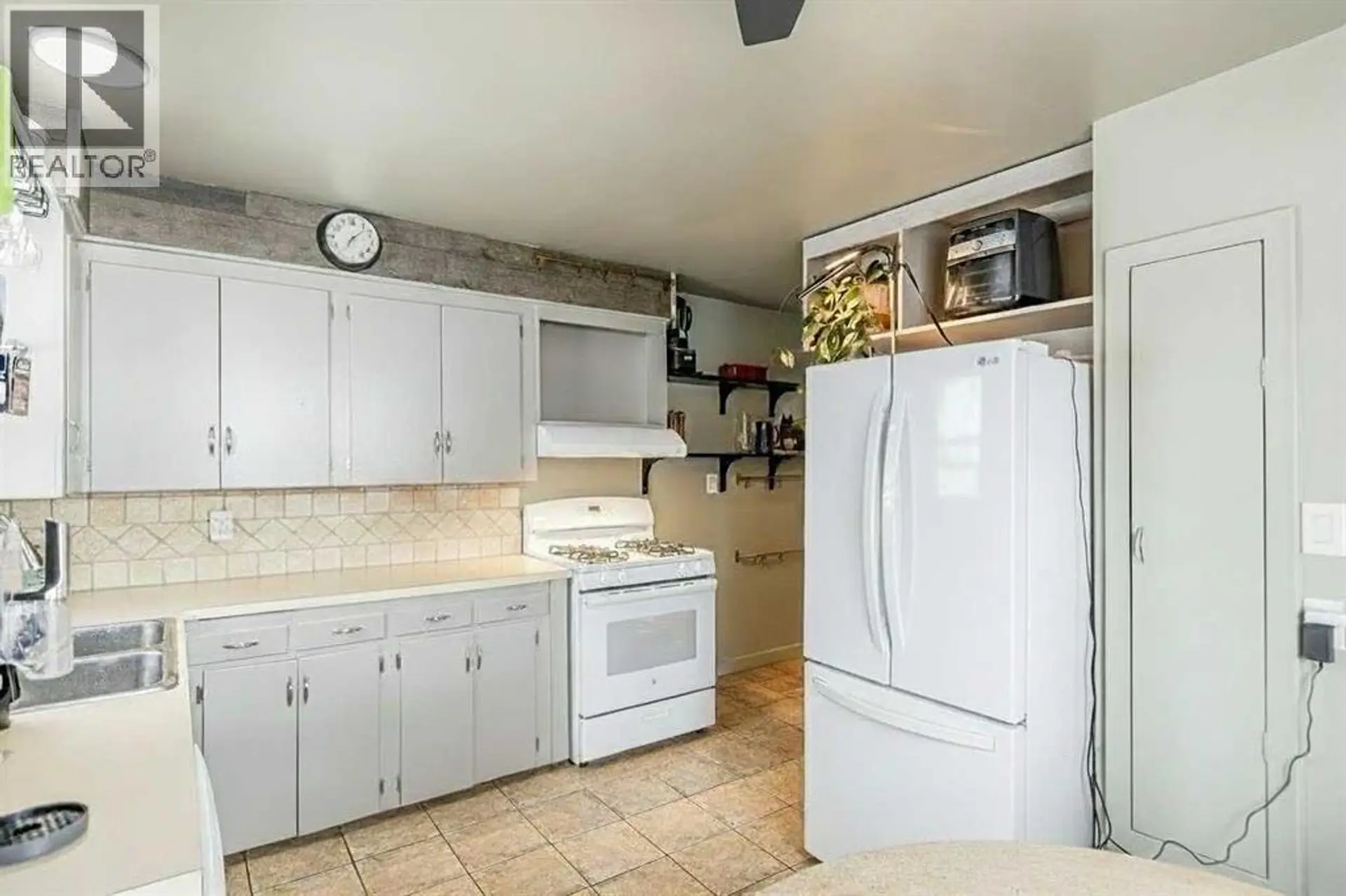 3423 1 Street NE - Image 7