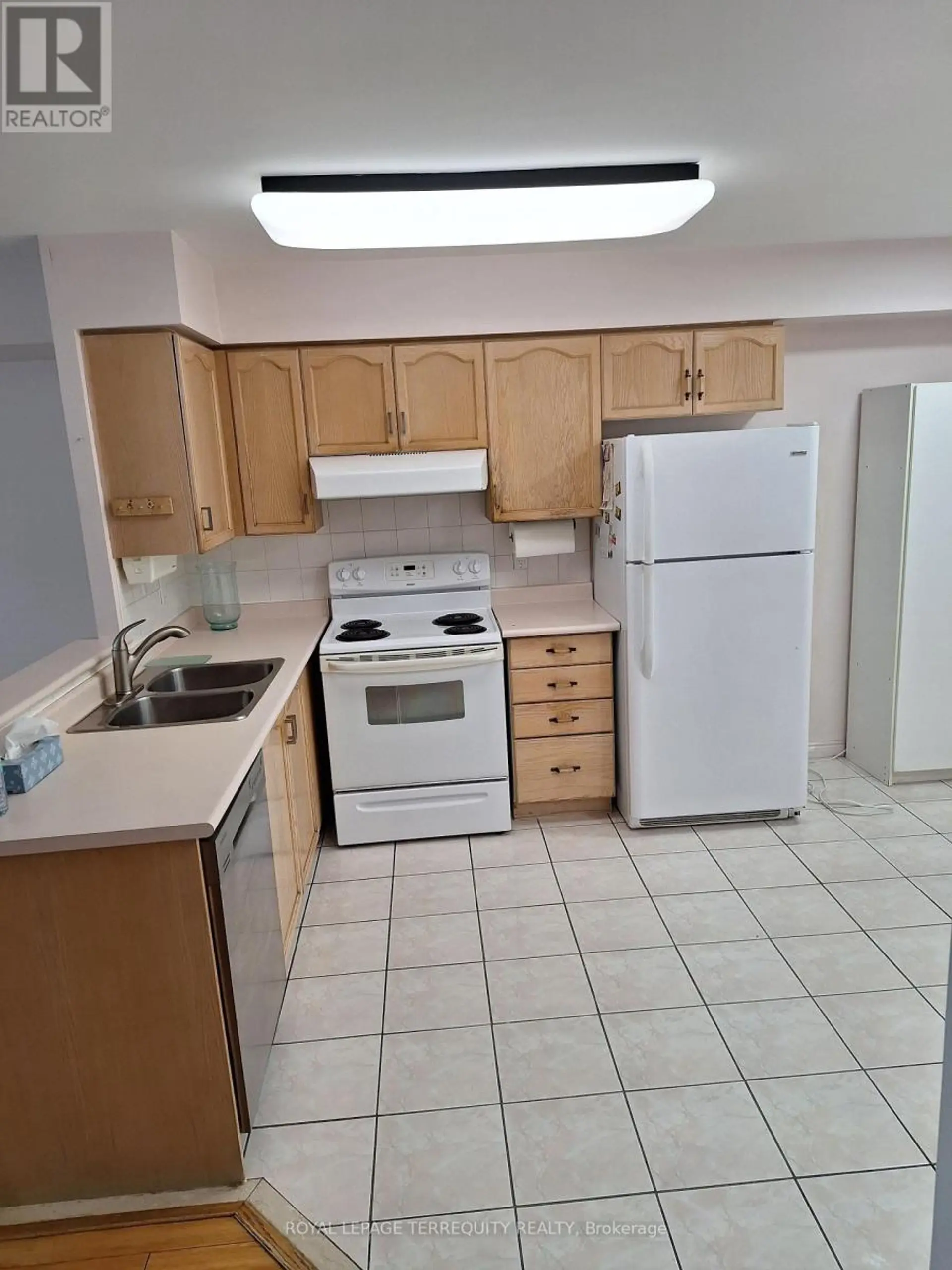 #901 850 STEELES AVENUE W - Image 2