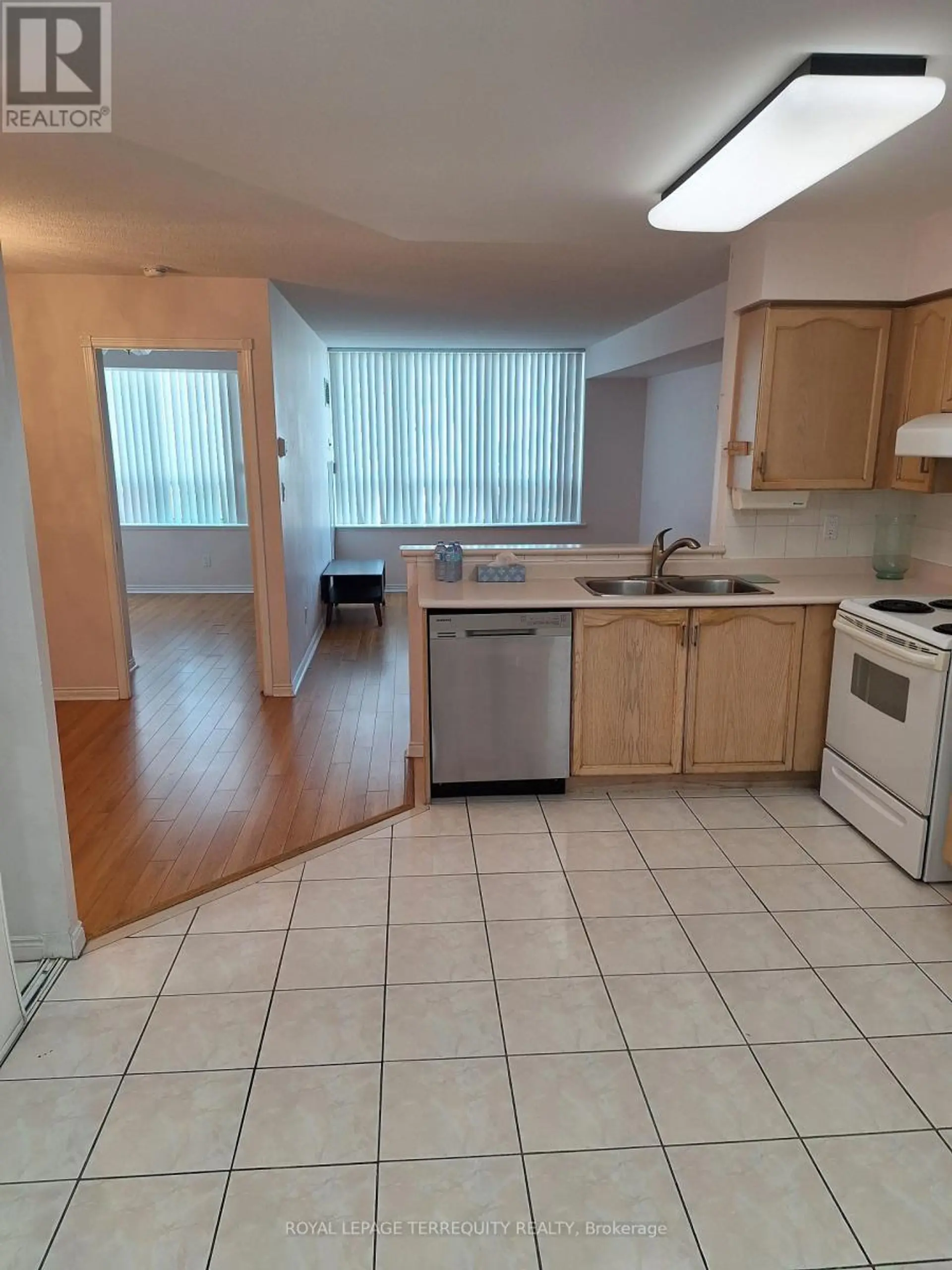 #901 850 STEELES AVENUE W - Image 5