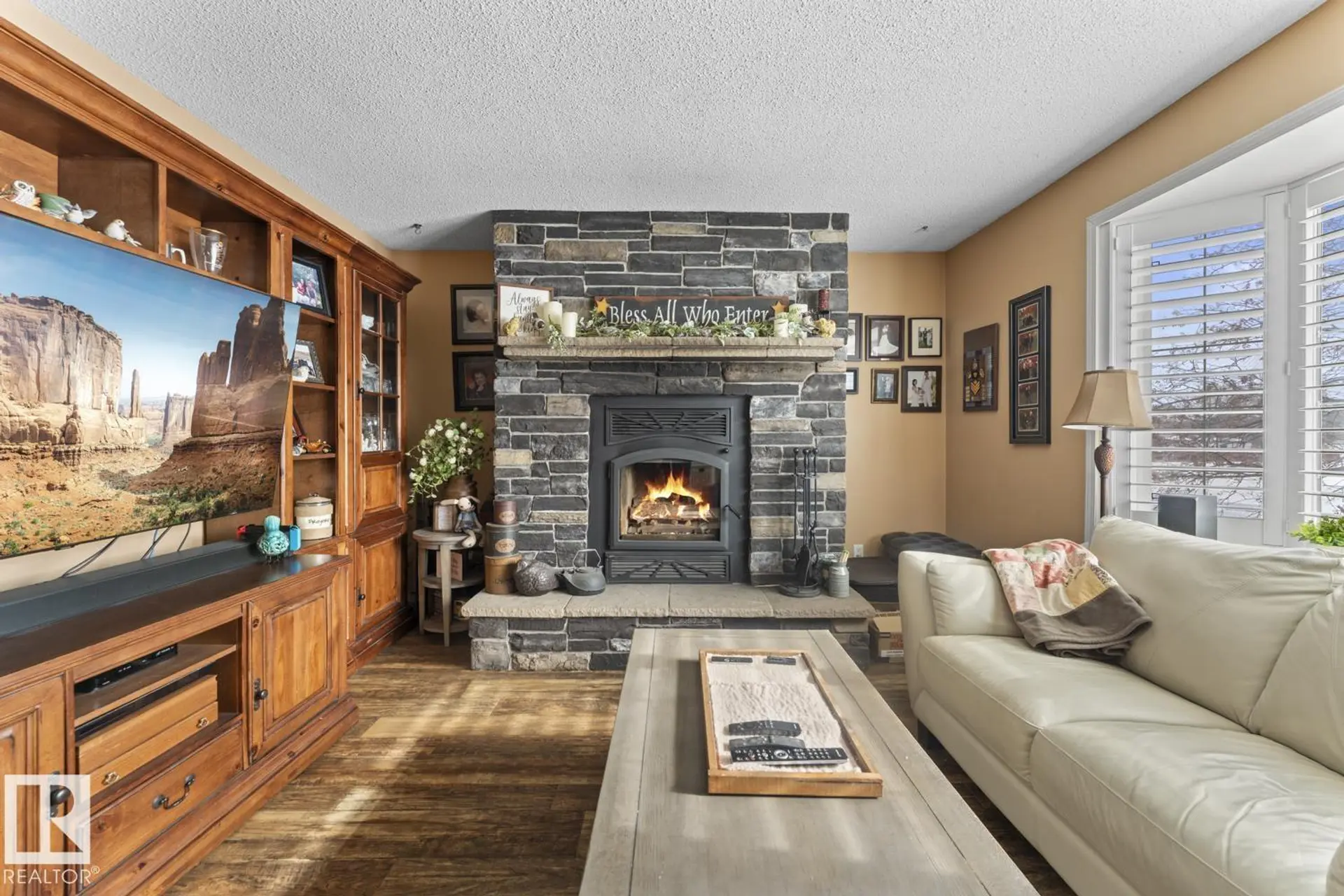4712 49 AV - Image 3