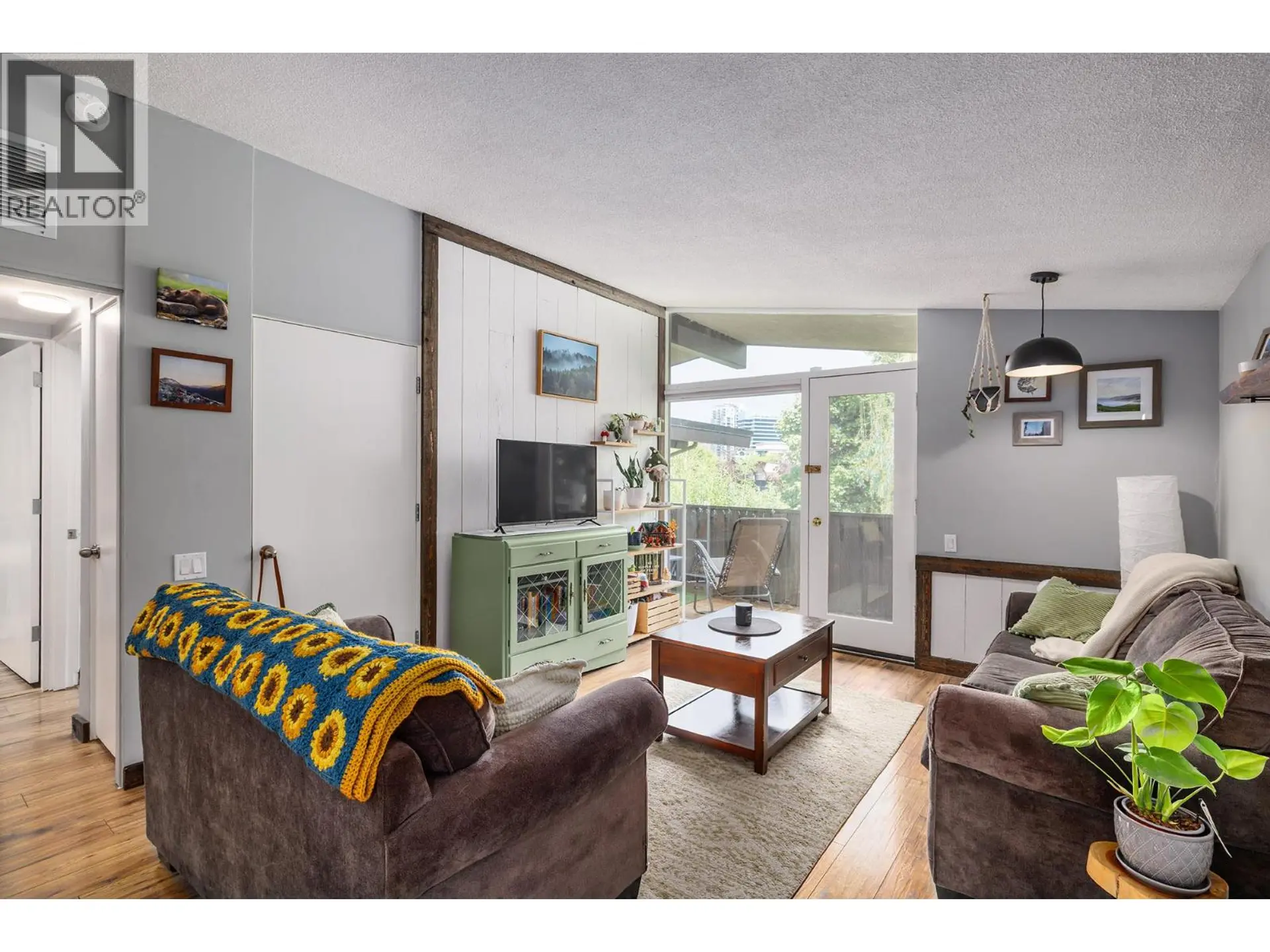 #17 353 Boyce Crescent - Image 2