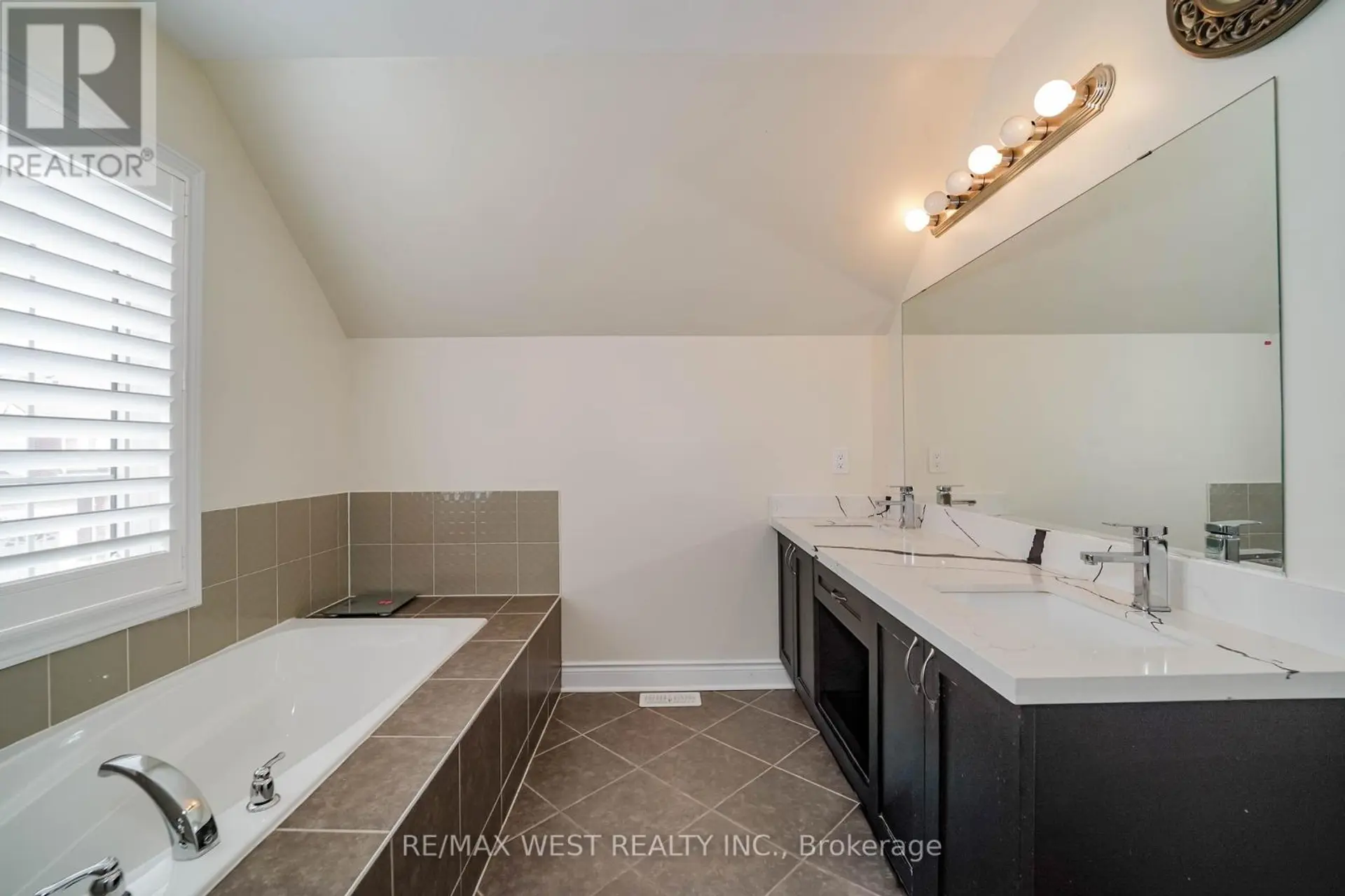 63 SHARPLIN DRIVE - Image 9