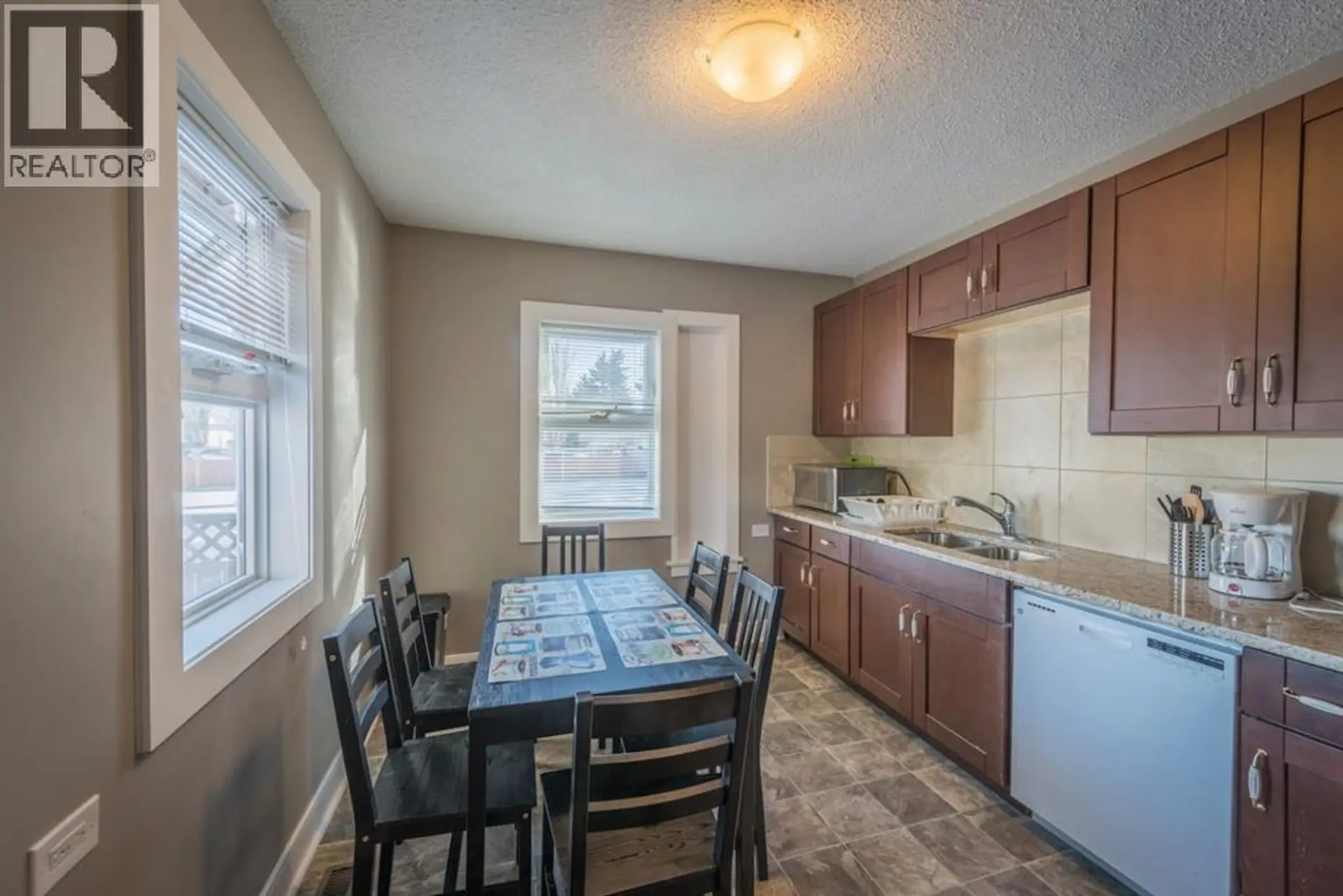 206 15 Avenue NE - Image 9