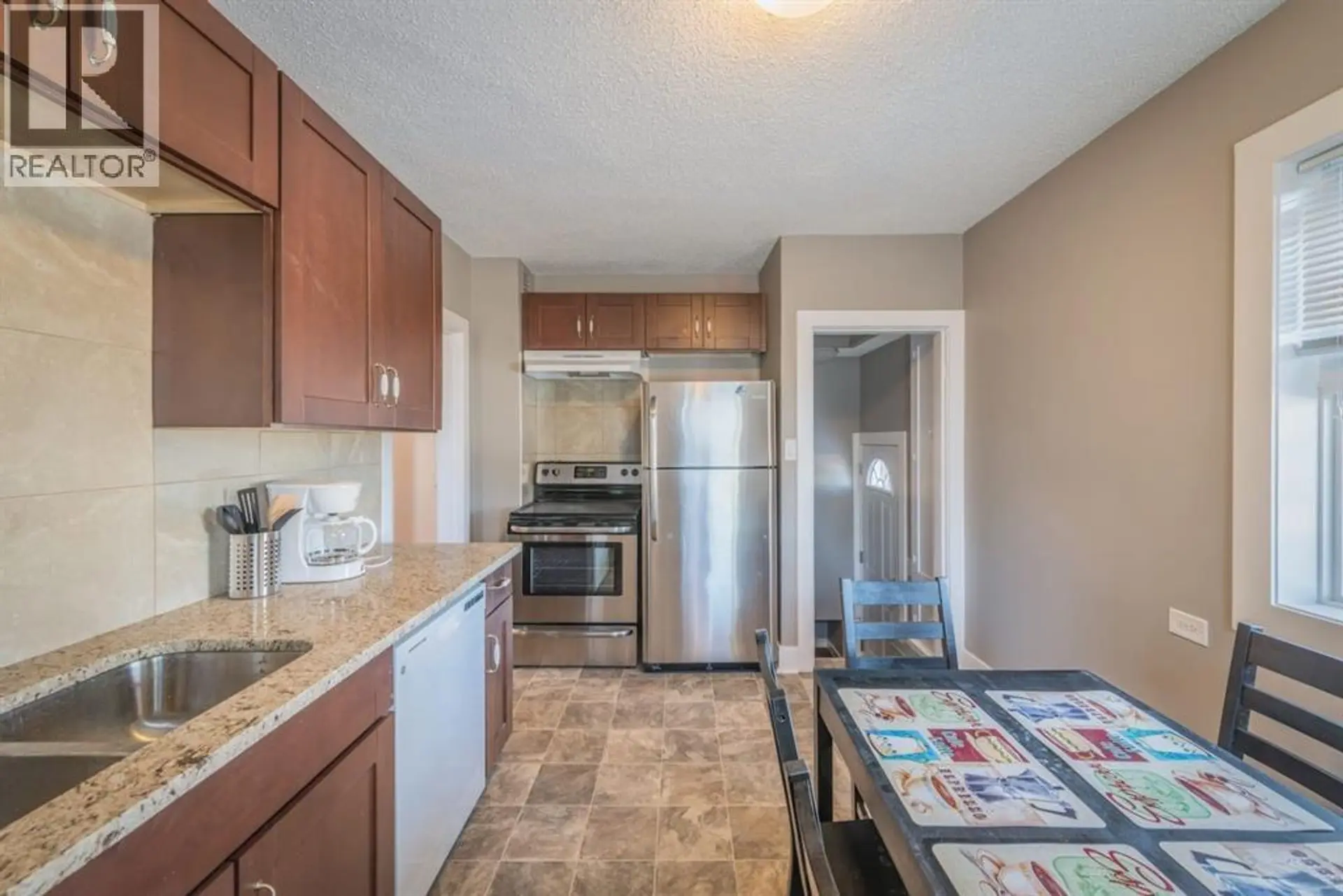 206 15 Avenue NE - Image 5