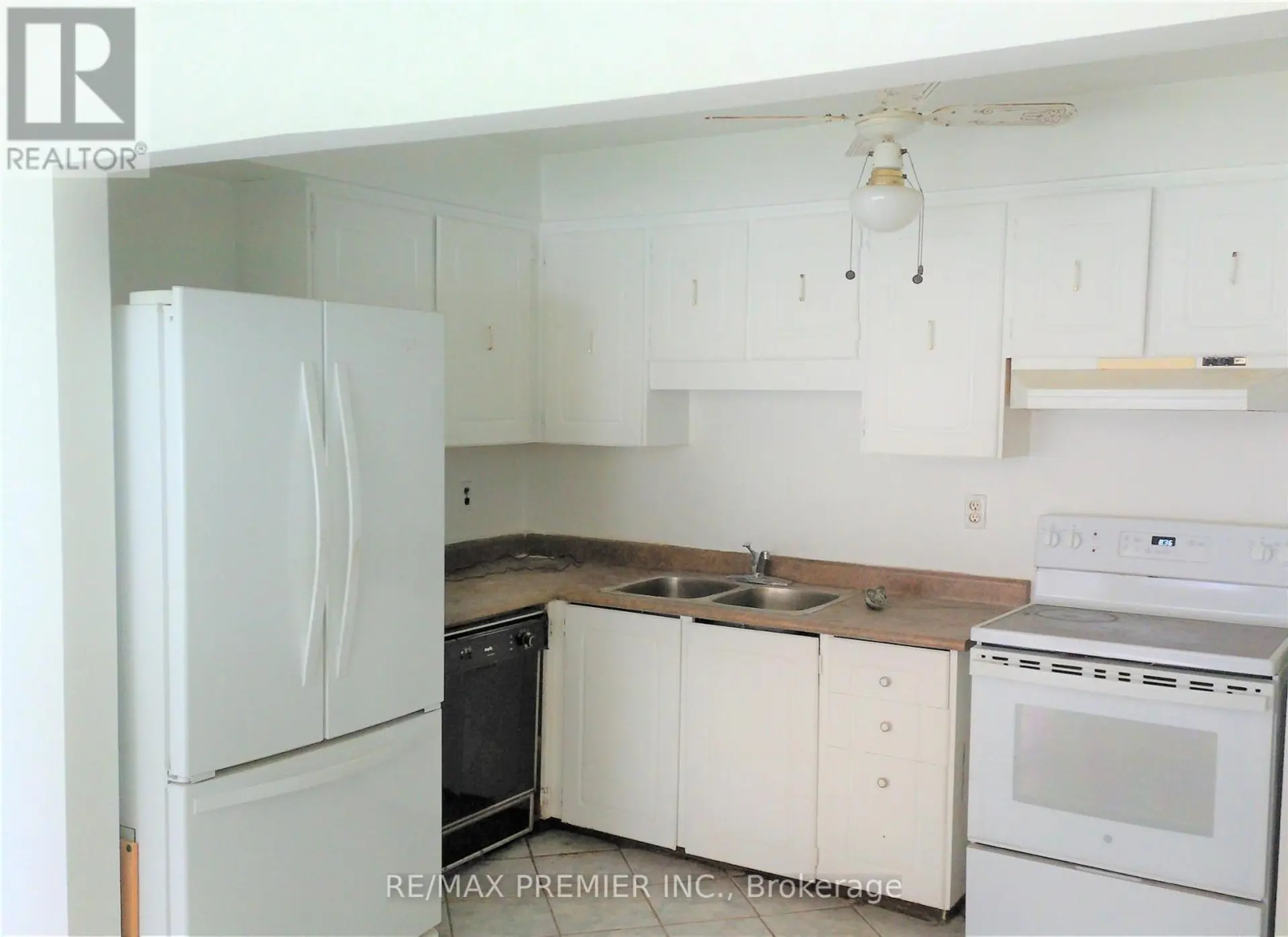 #82 248 JOHN GARLAND BOULEVARD - Image 3