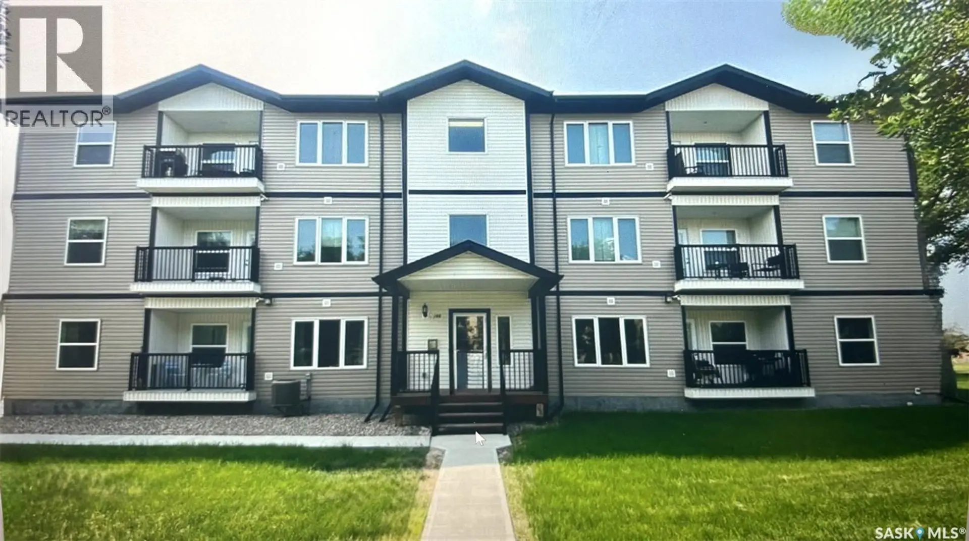 #203 148 Catherine STREET - Image 1
