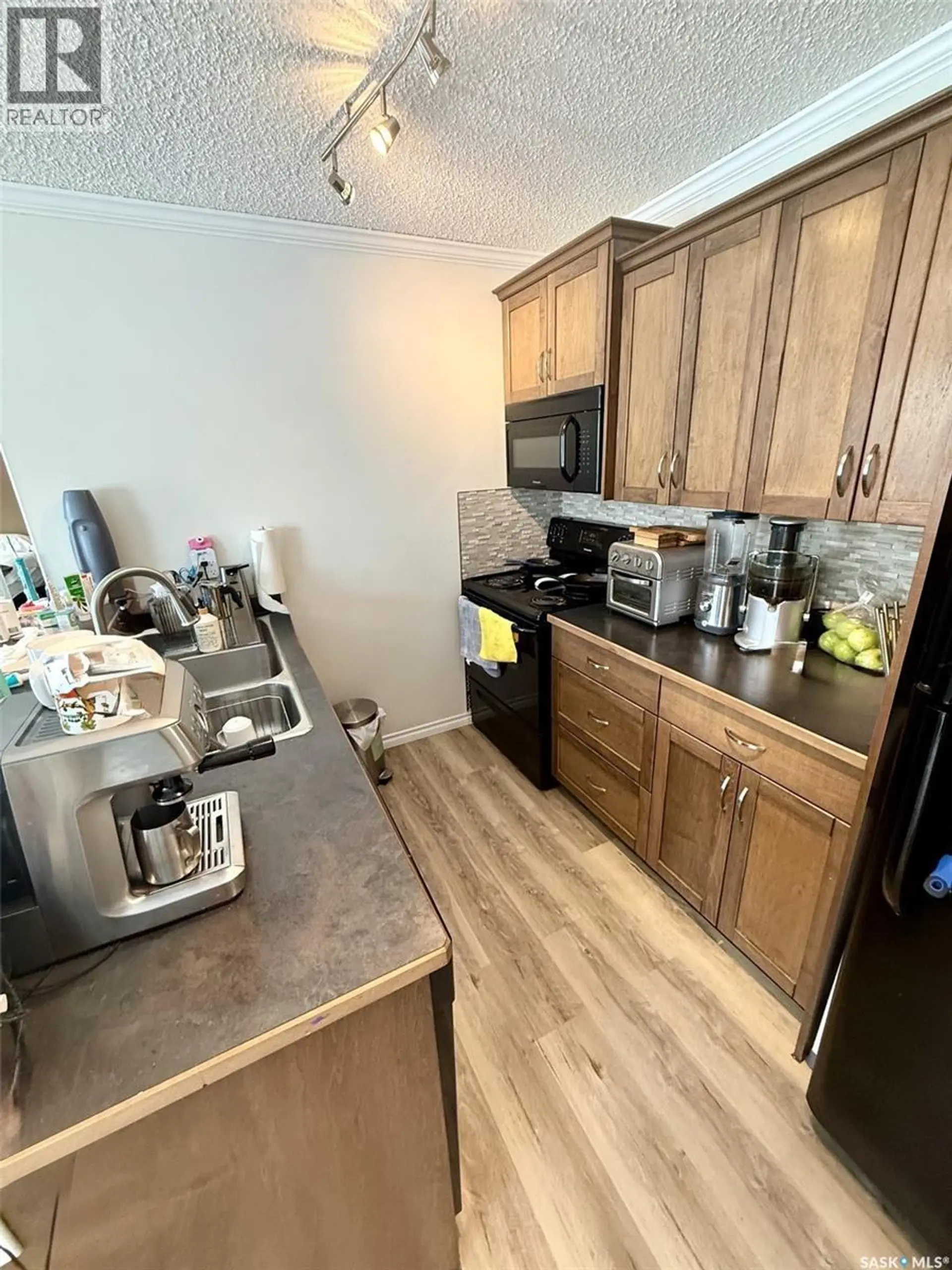 #203 148 Catherine STREET - Image 3