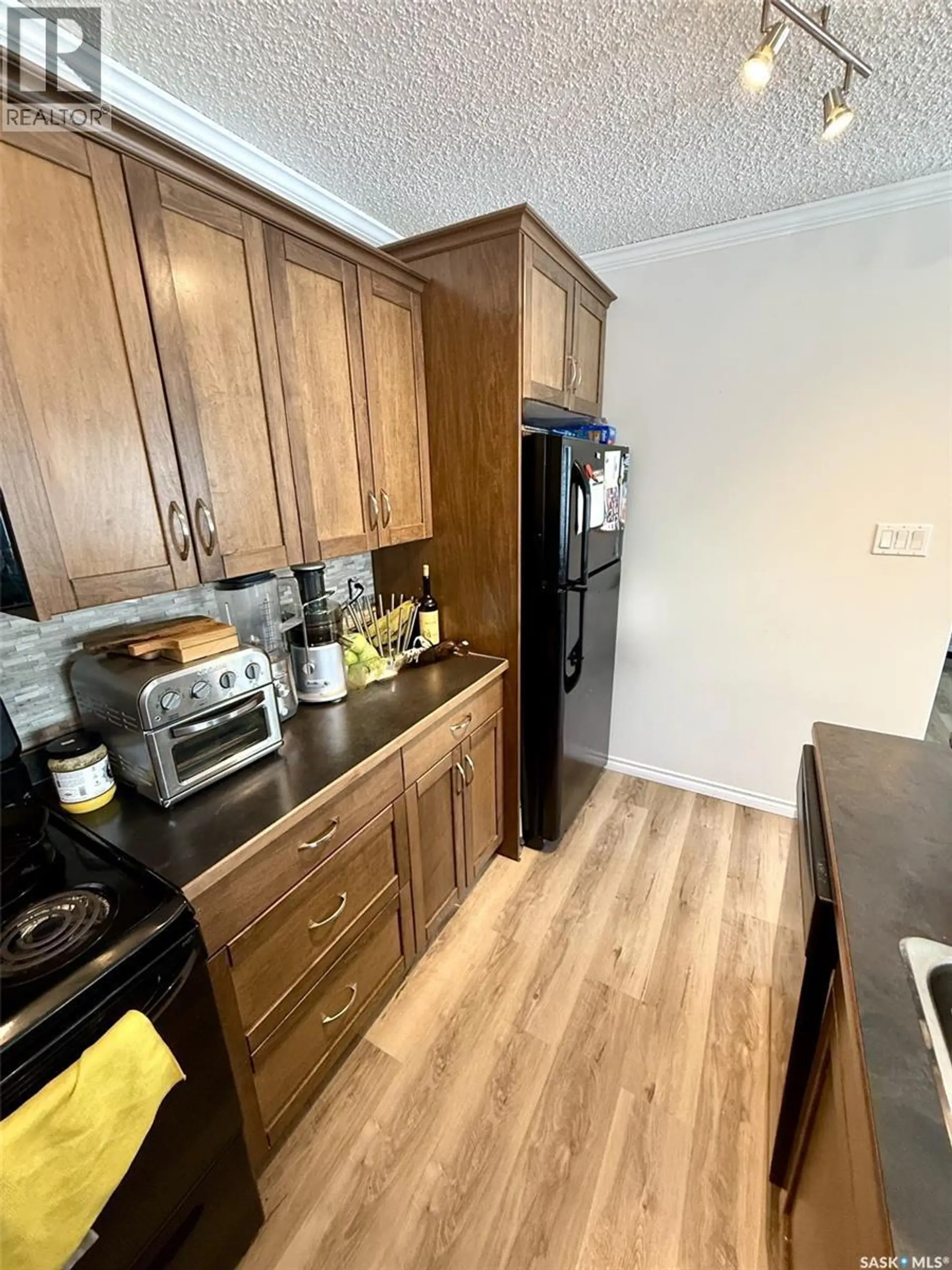 #203 148 Catherine STREET - Image 4