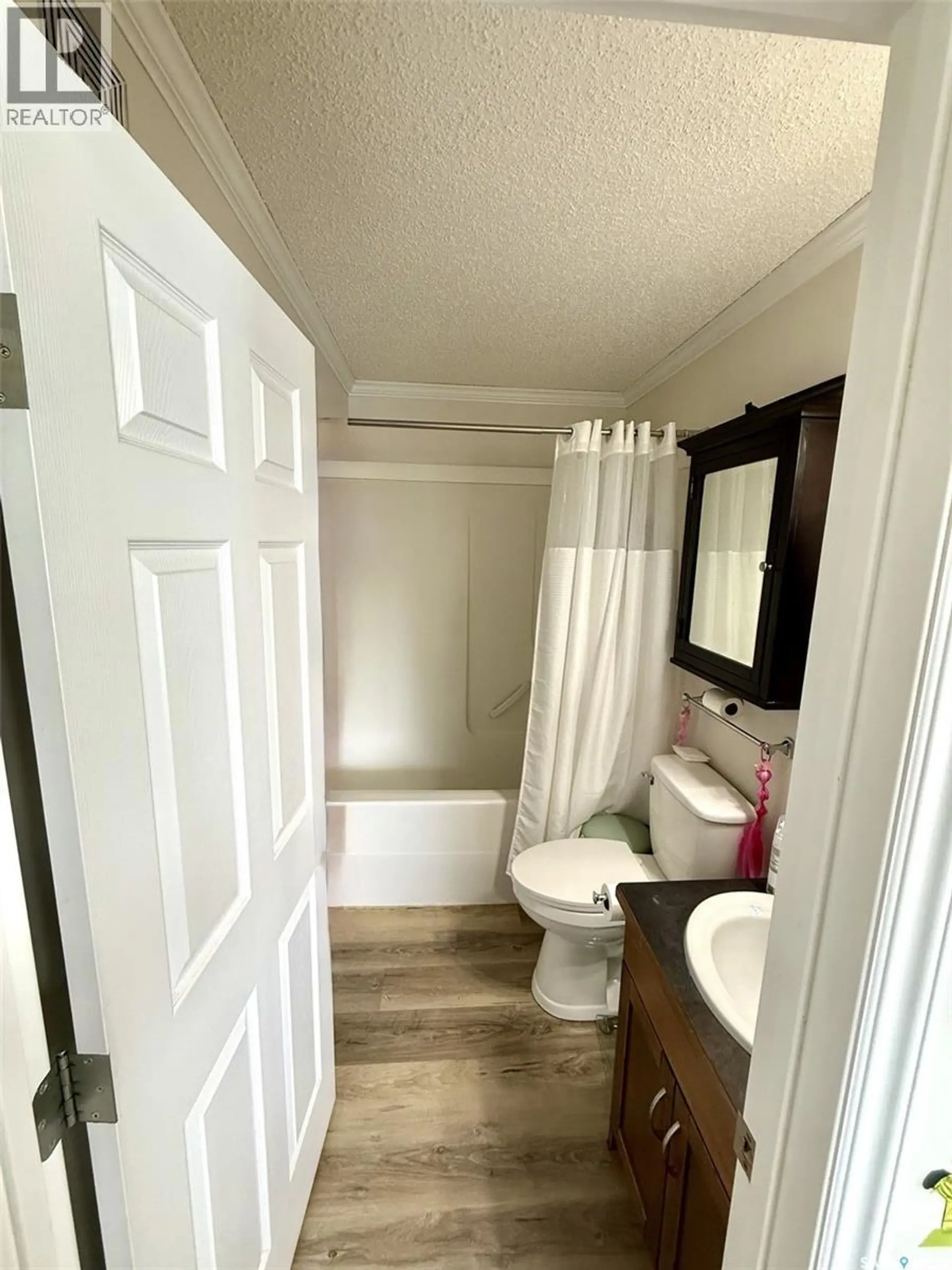 #203 148 Catherine STREET - Image 8