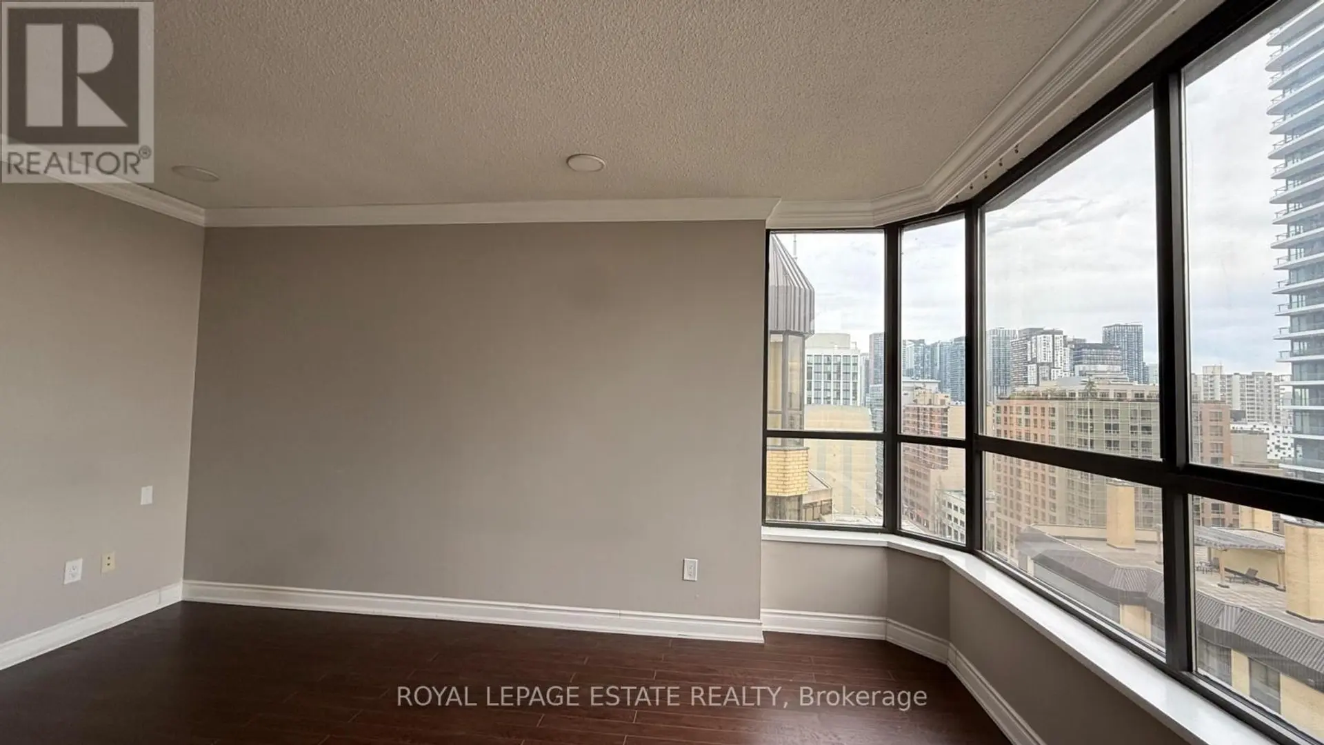 #PH3 280 SIMCOE STREET - Image 2