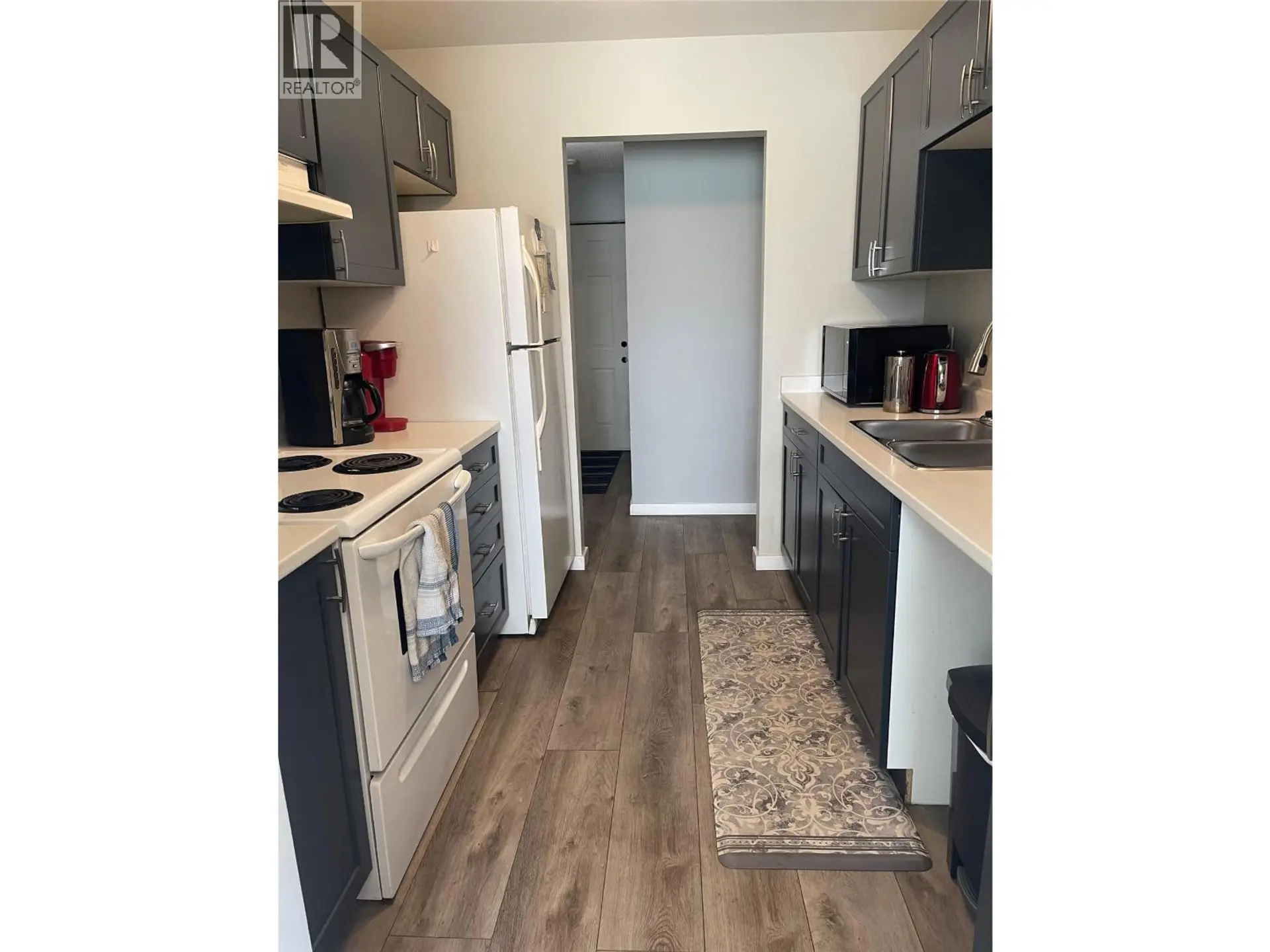 #113 320 NORTHGATE Street - Image 2