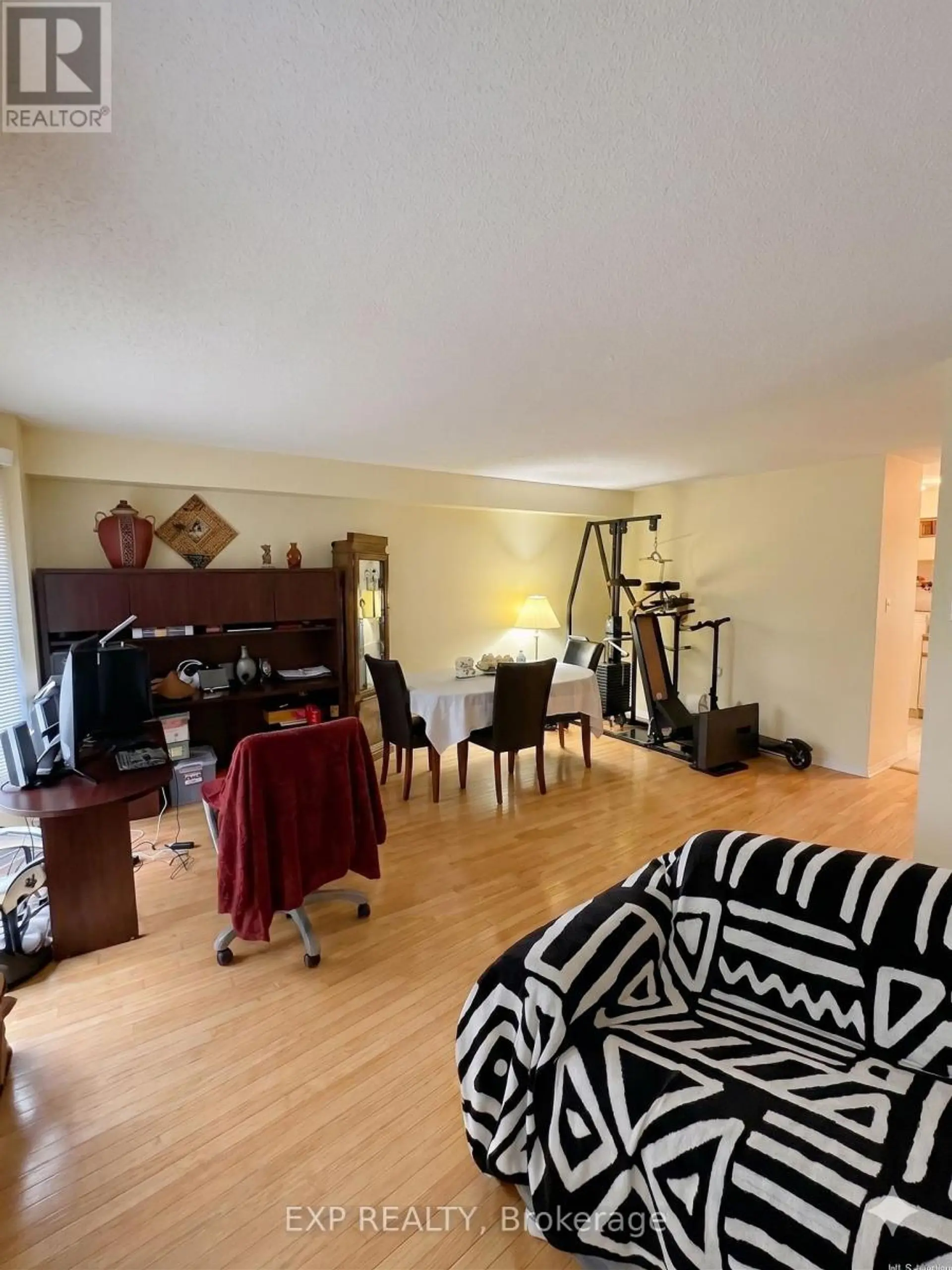 #11 1639 LOCKSLEY LANE - Image 4