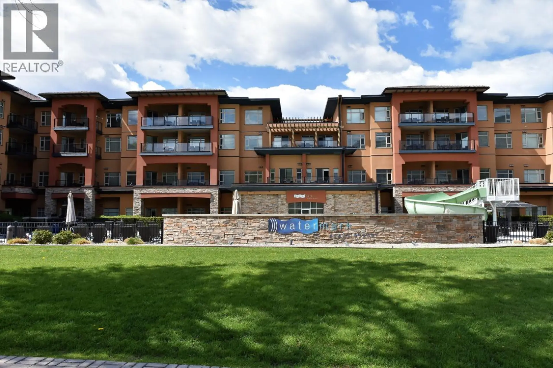 #416 15 PARK Place - Image 2